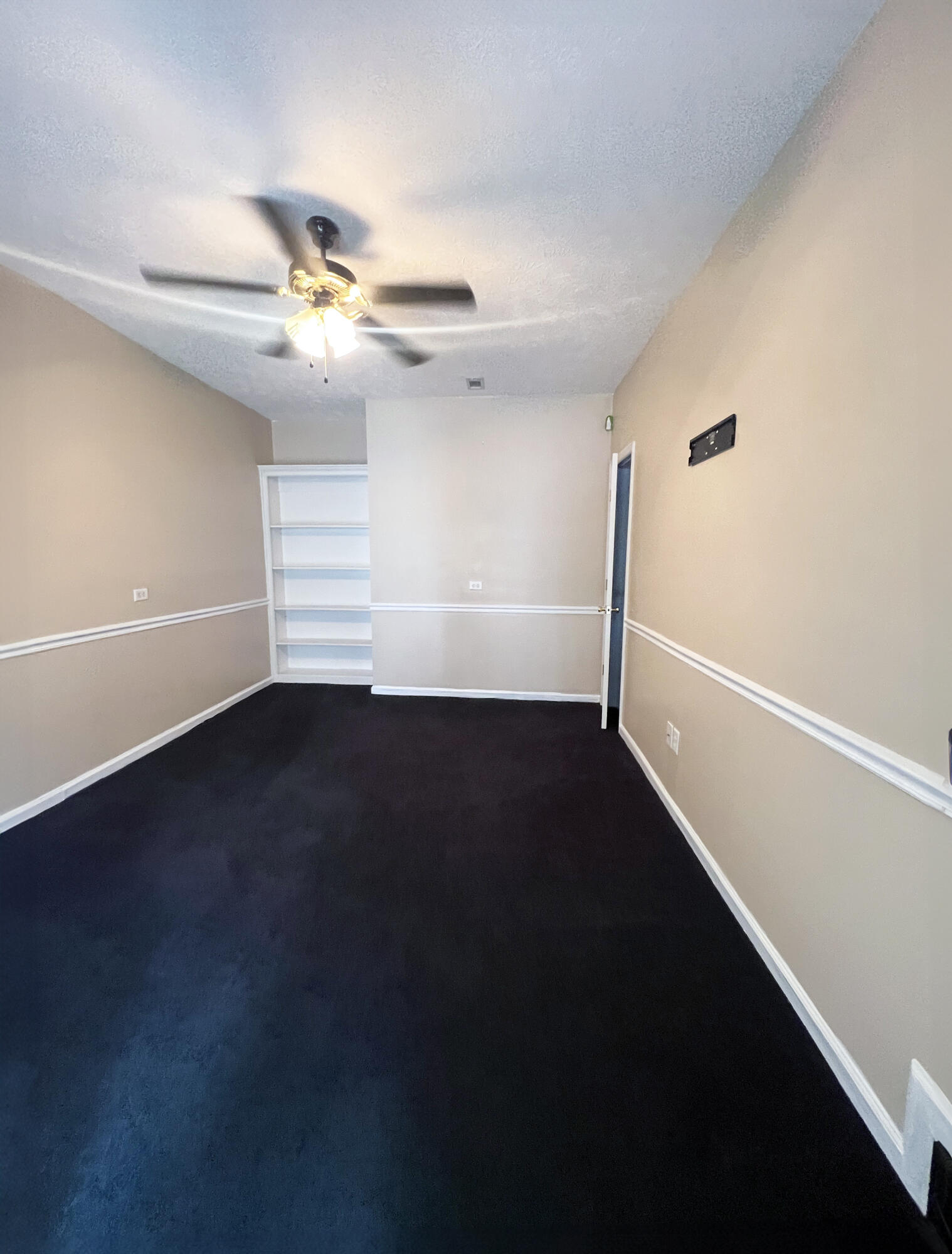 945 CURRYTOWNE Boulevard