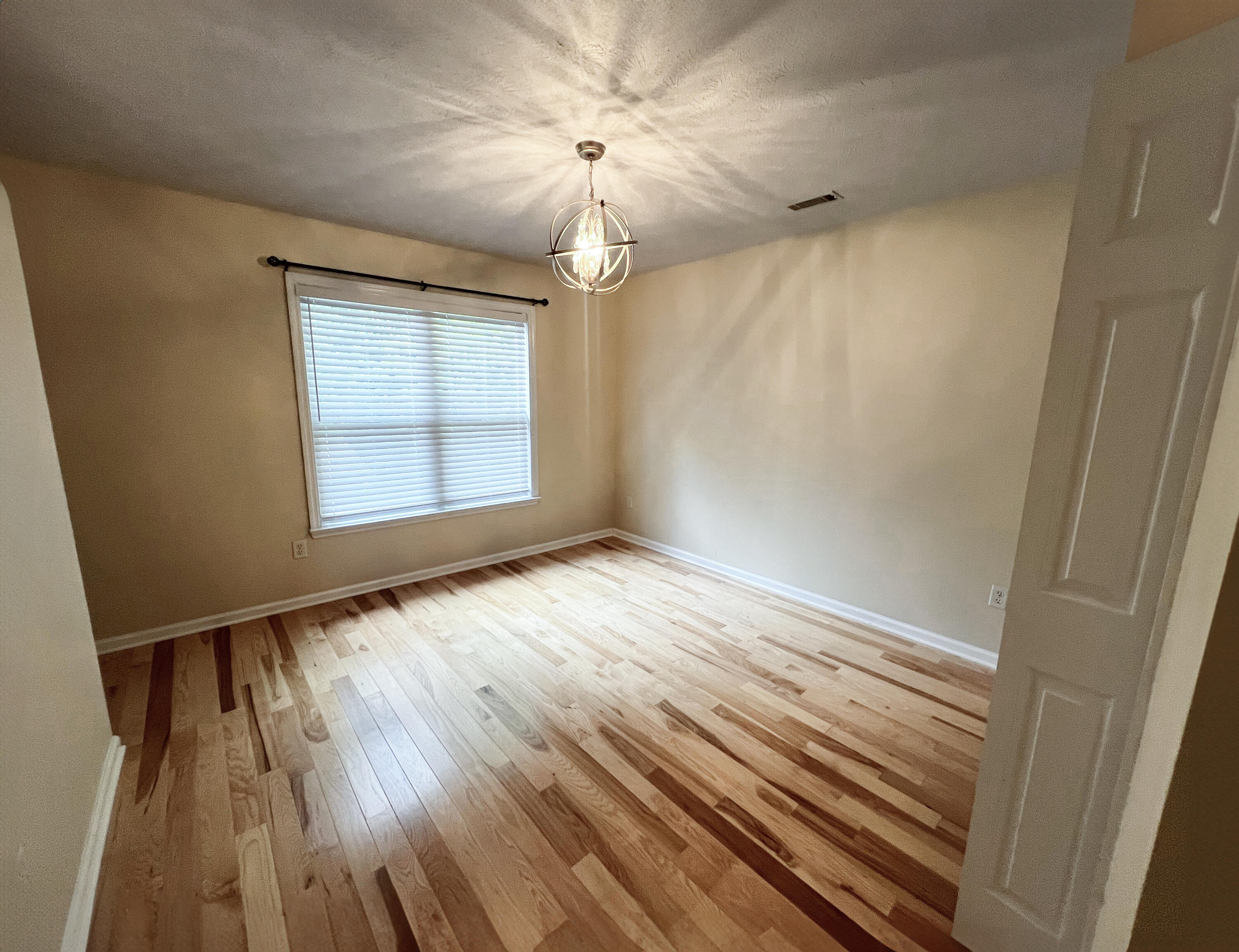 945 CURRYTOWNE Boulevard