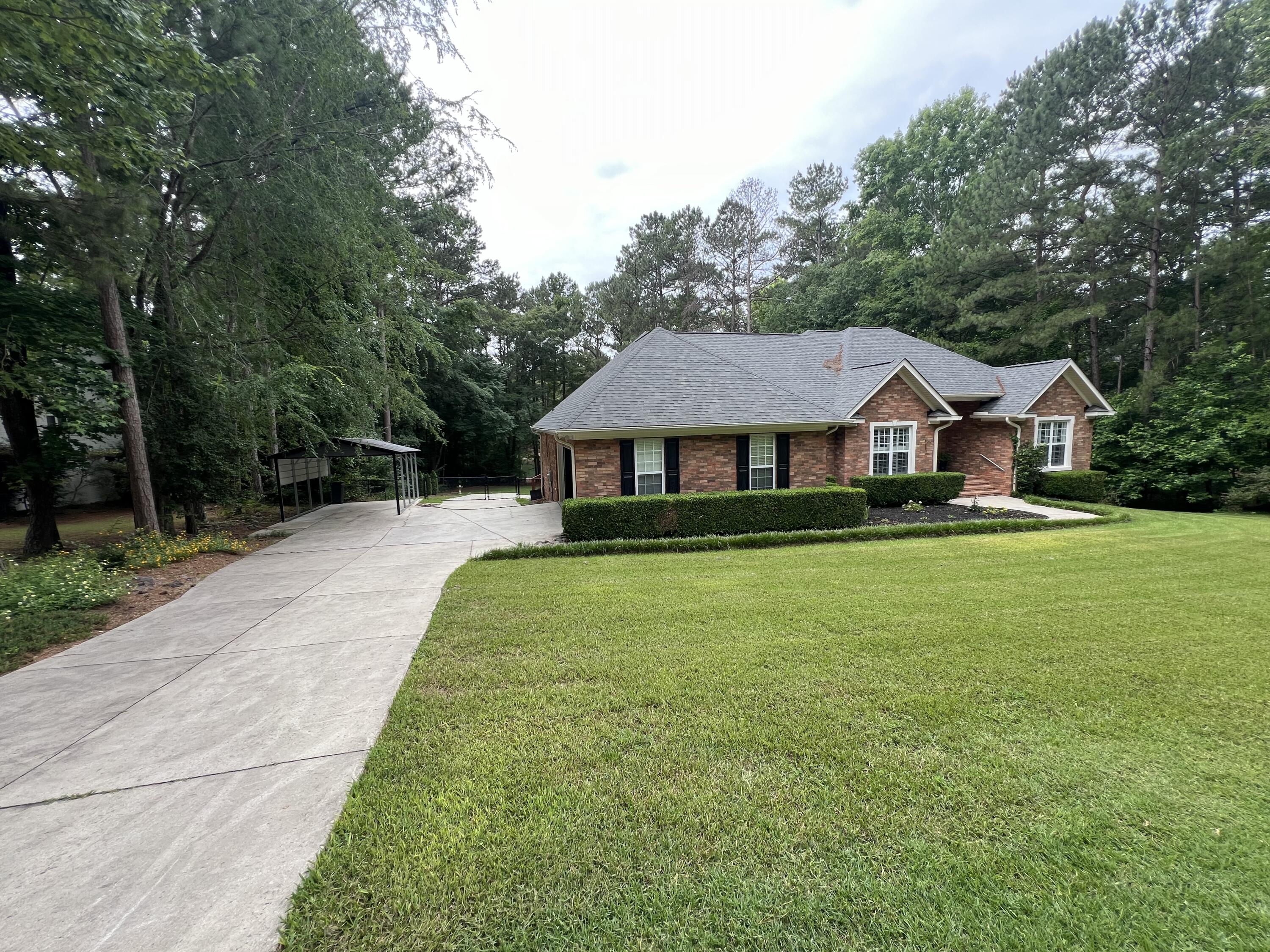 945 CURRYTOWNE Boulevard