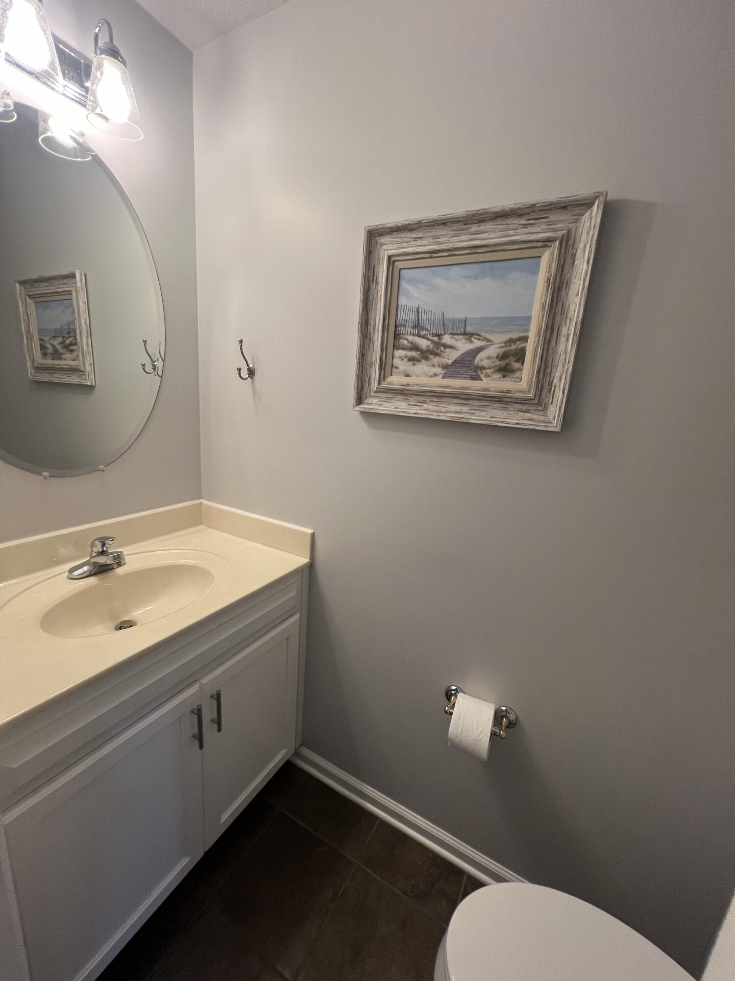 945 CURRYTOWNE Boulevard