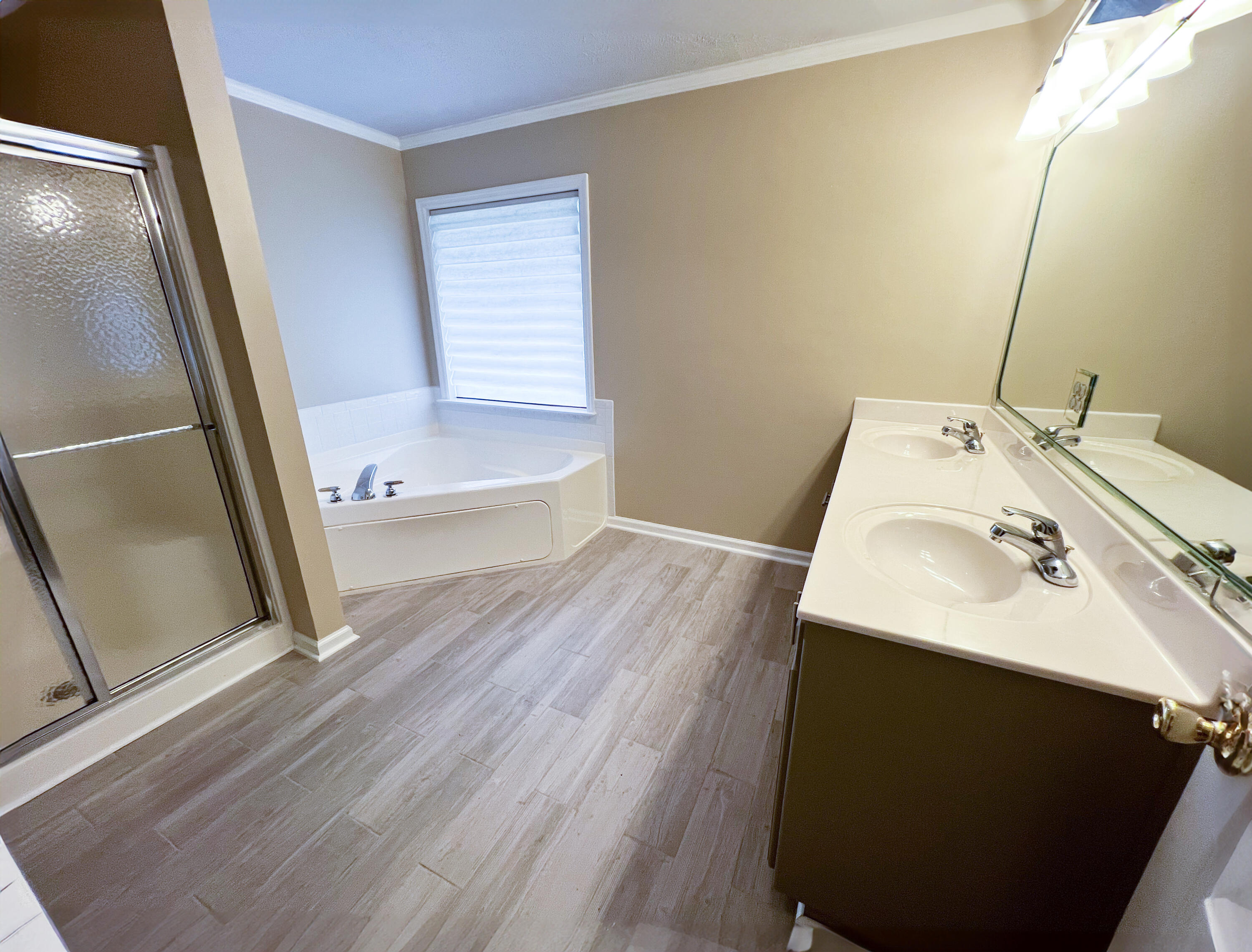 945 CURRYTOWNE Boulevard