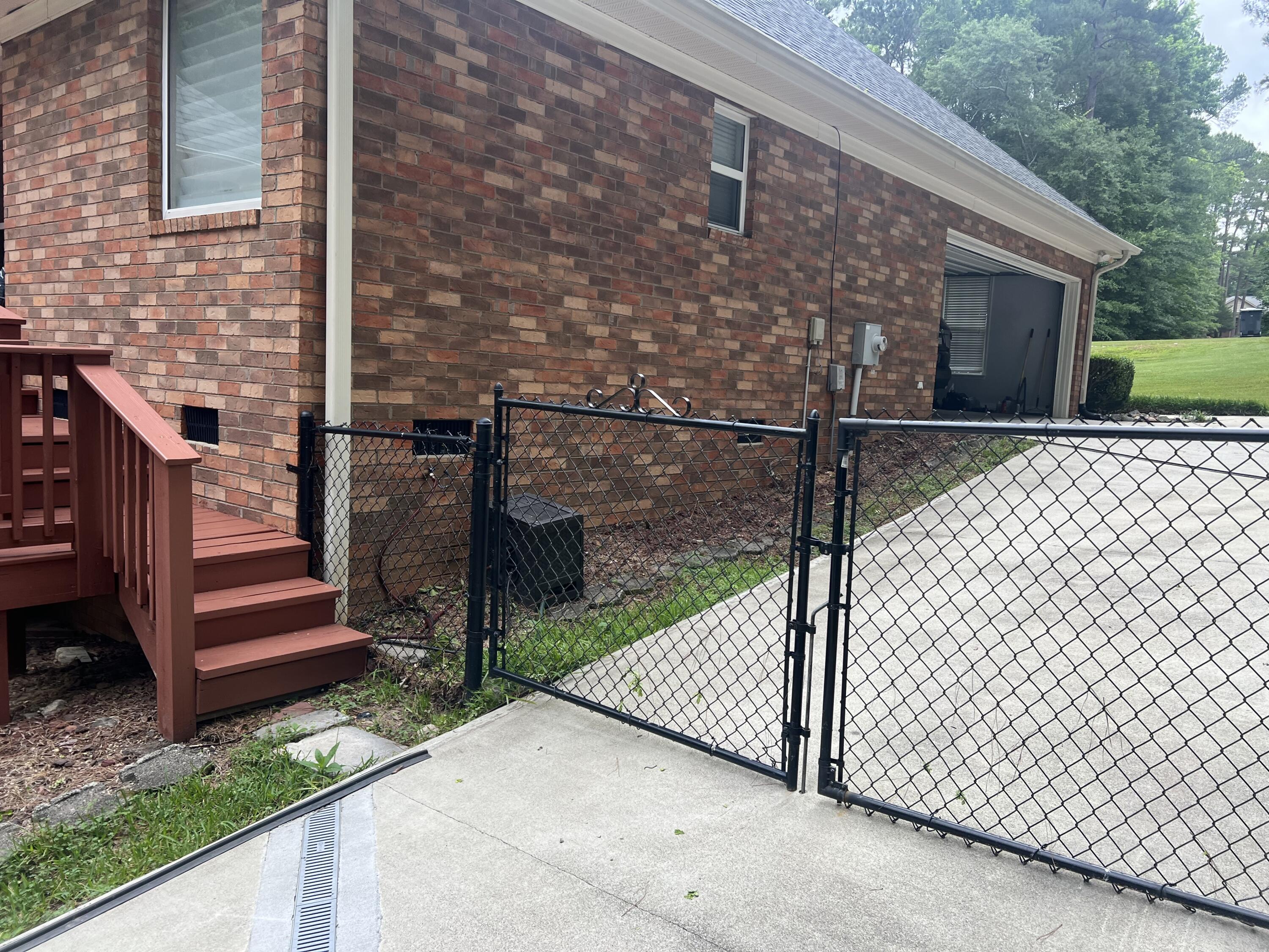 945 CURRYTOWNE Boulevard