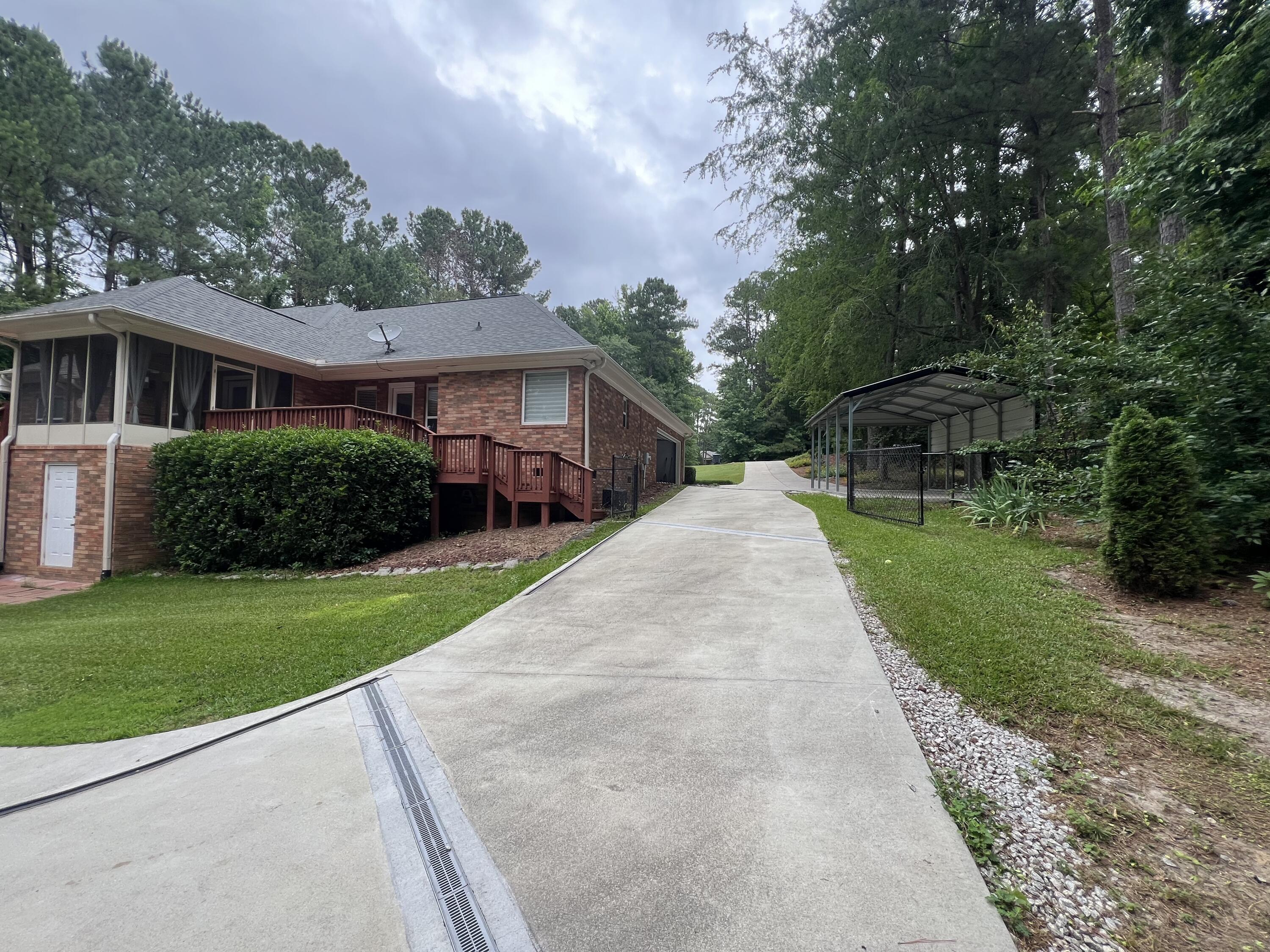 945 CURRYTOWNE Boulevard