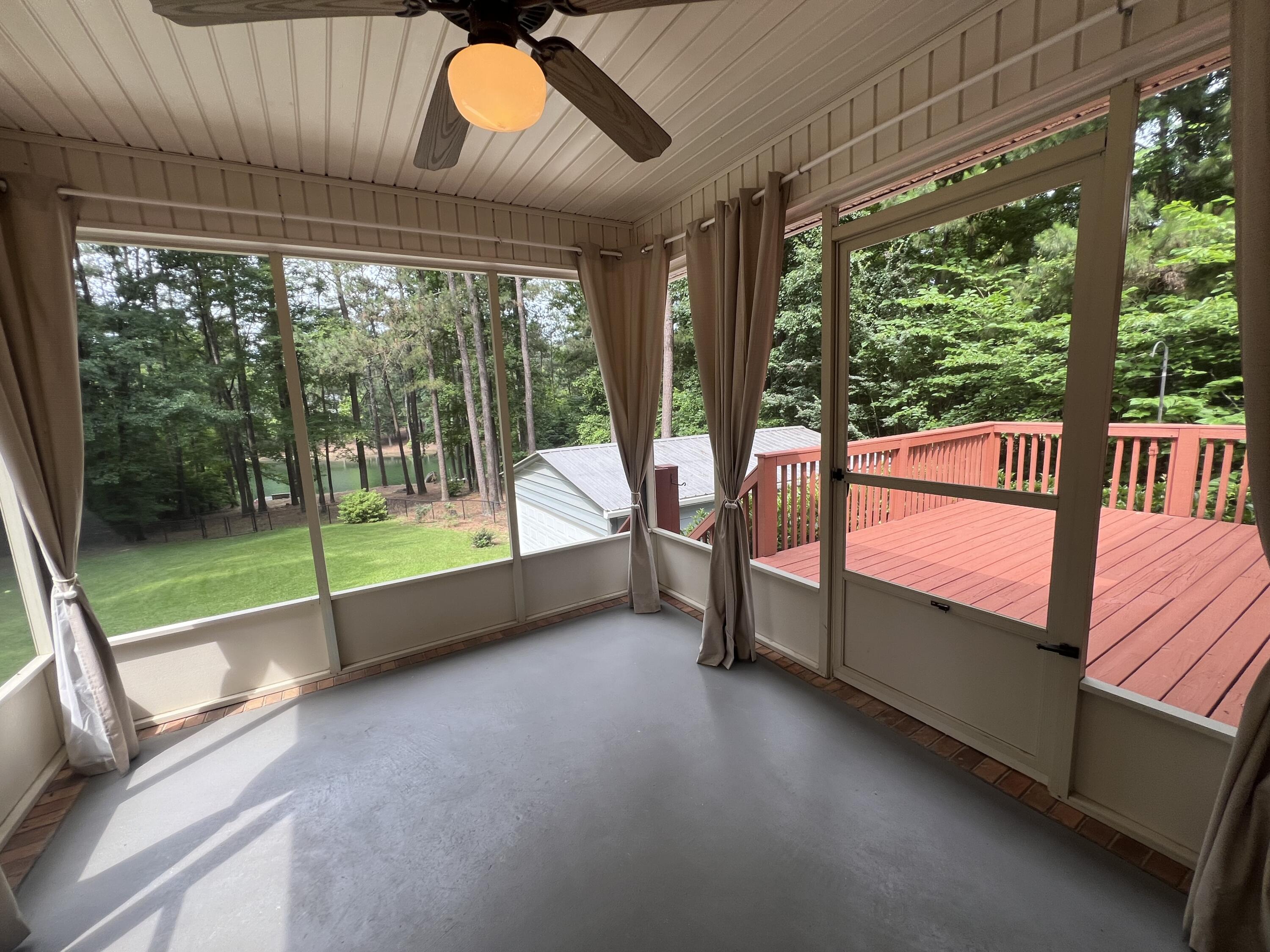 945 CURRYTOWNE Boulevard