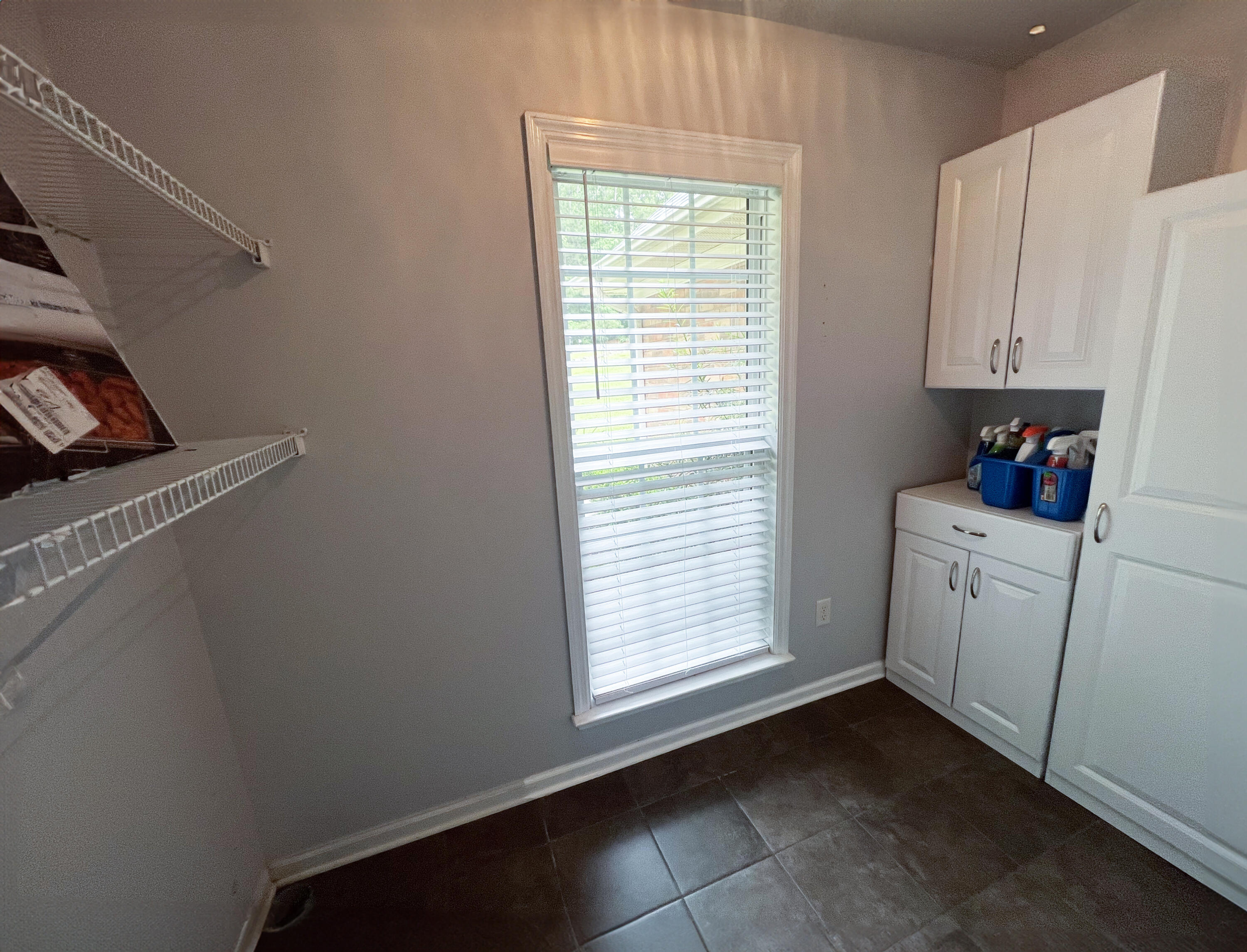 945 CURRYTOWNE Boulevard