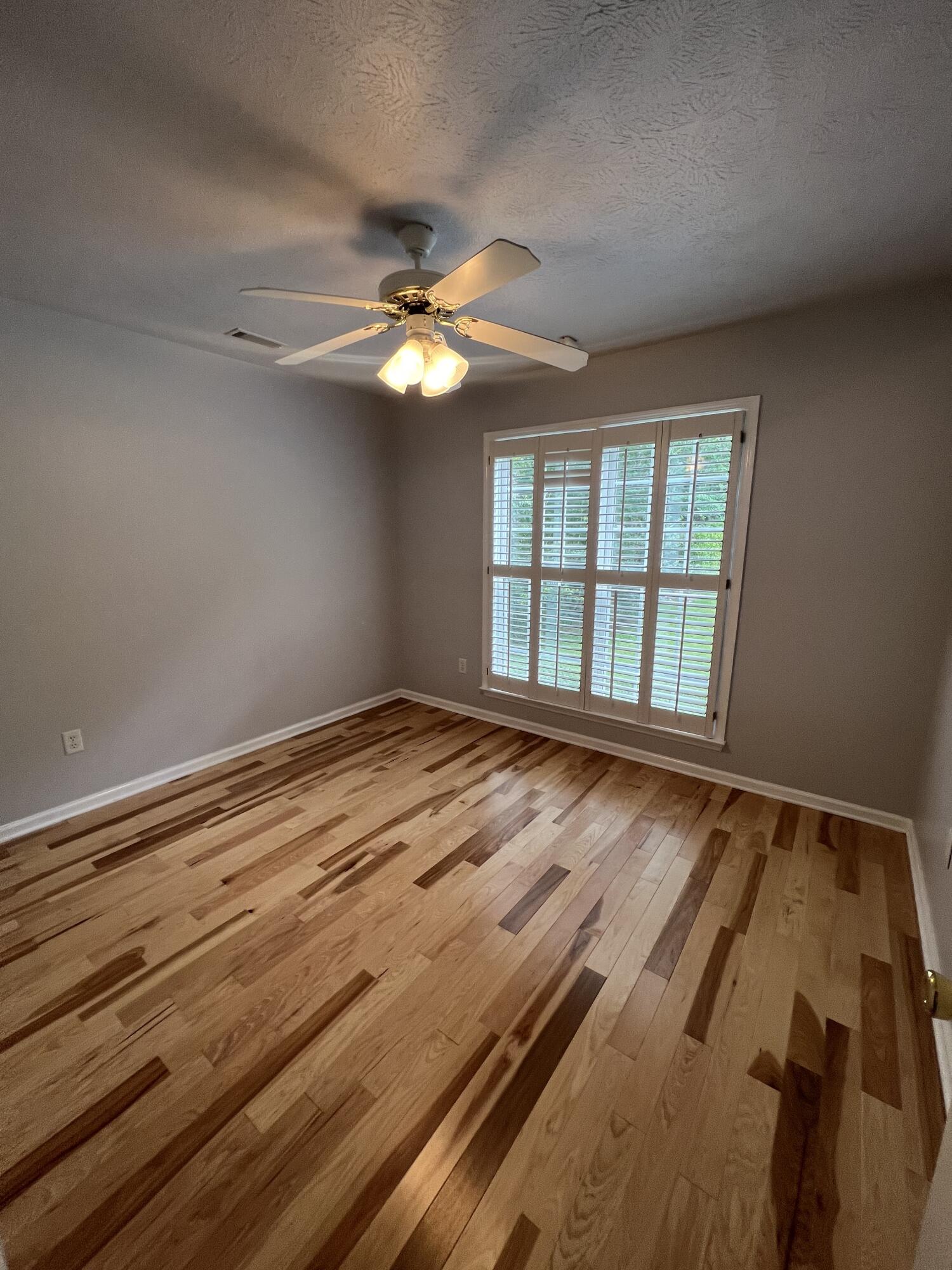 945 CURRYTOWNE Boulevard