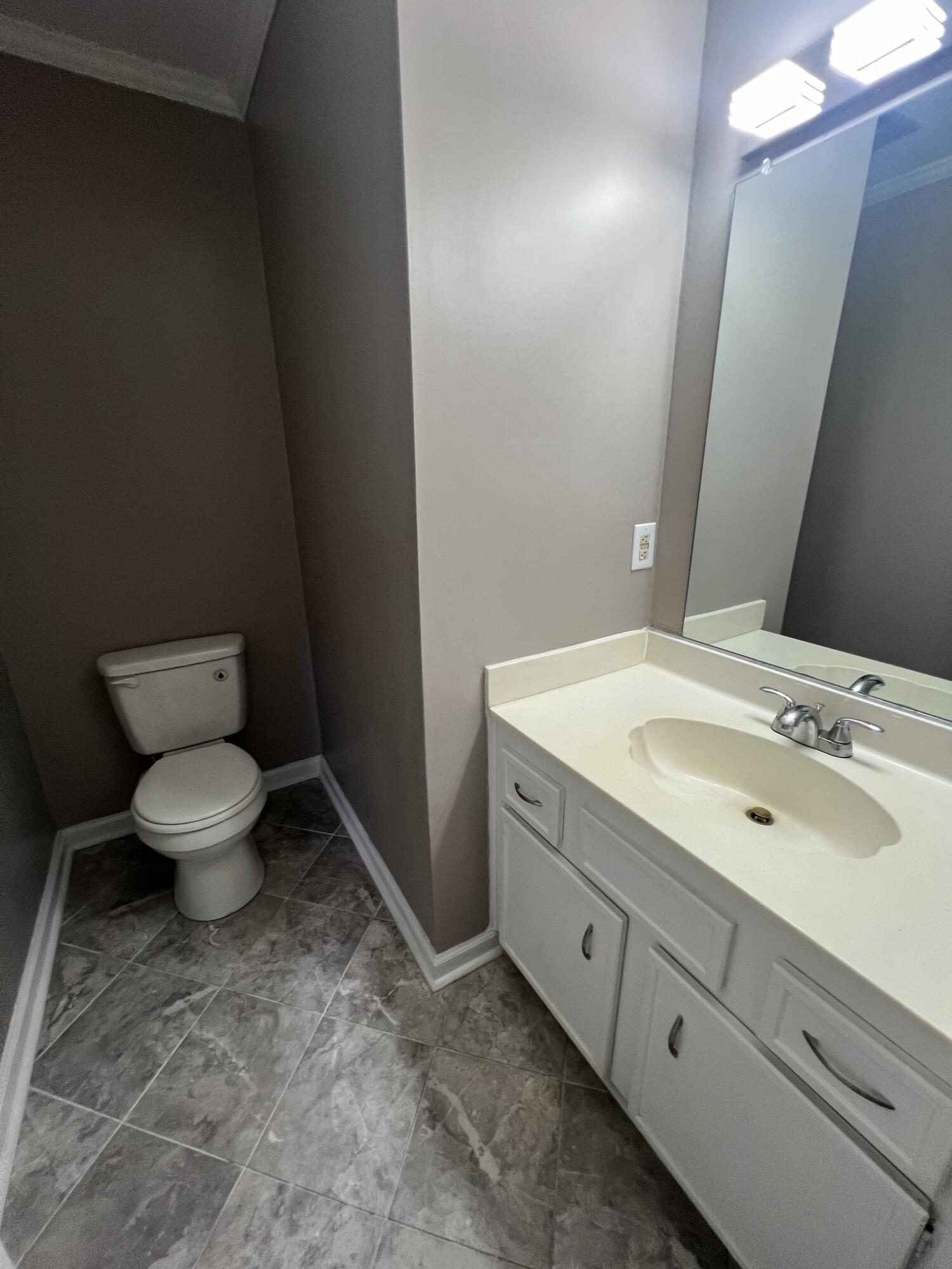 901 HUNTING HORN Way