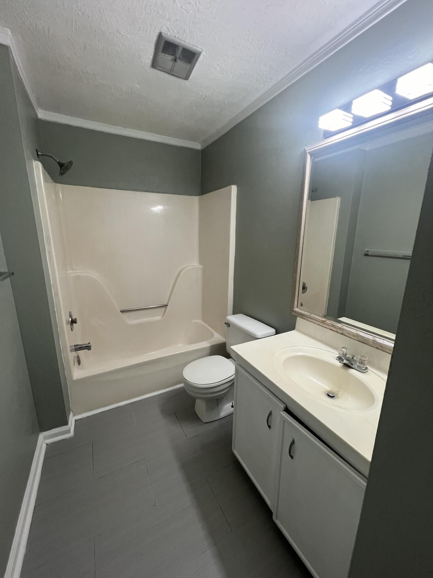 901 HUNTING HORN Way