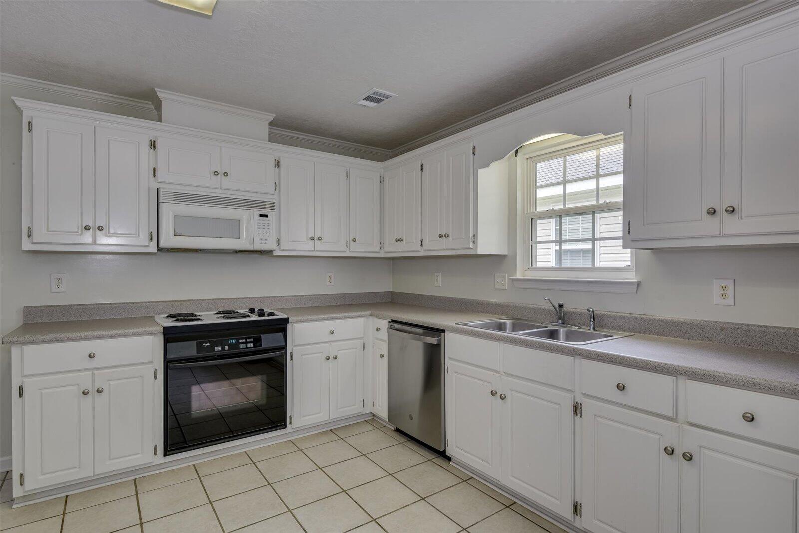 2055 SYLVAN LAKE Drive