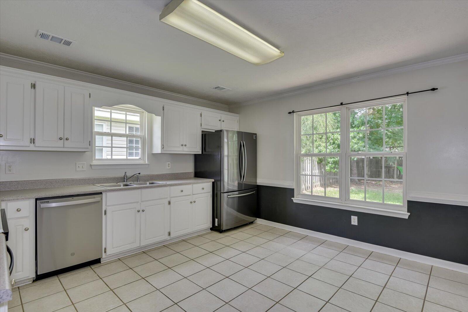 2055 SYLVAN LAKE Drive