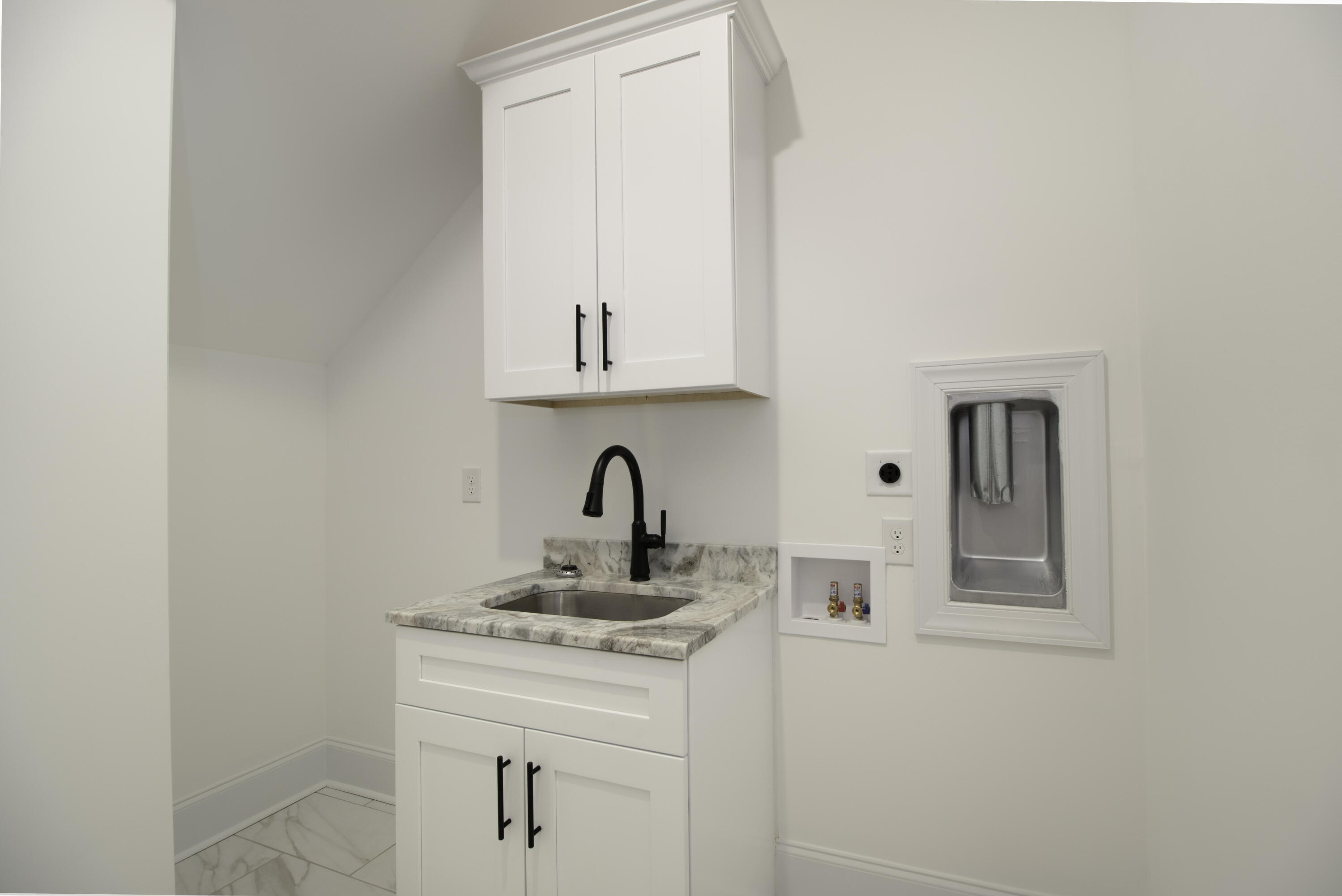 209 COWDRY PARK Road