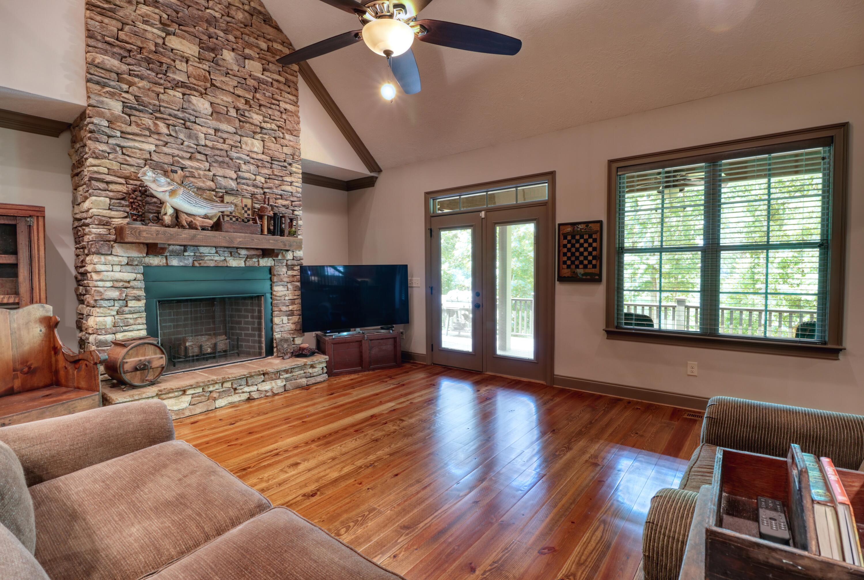 959 CURRYTOWNE Boulevard