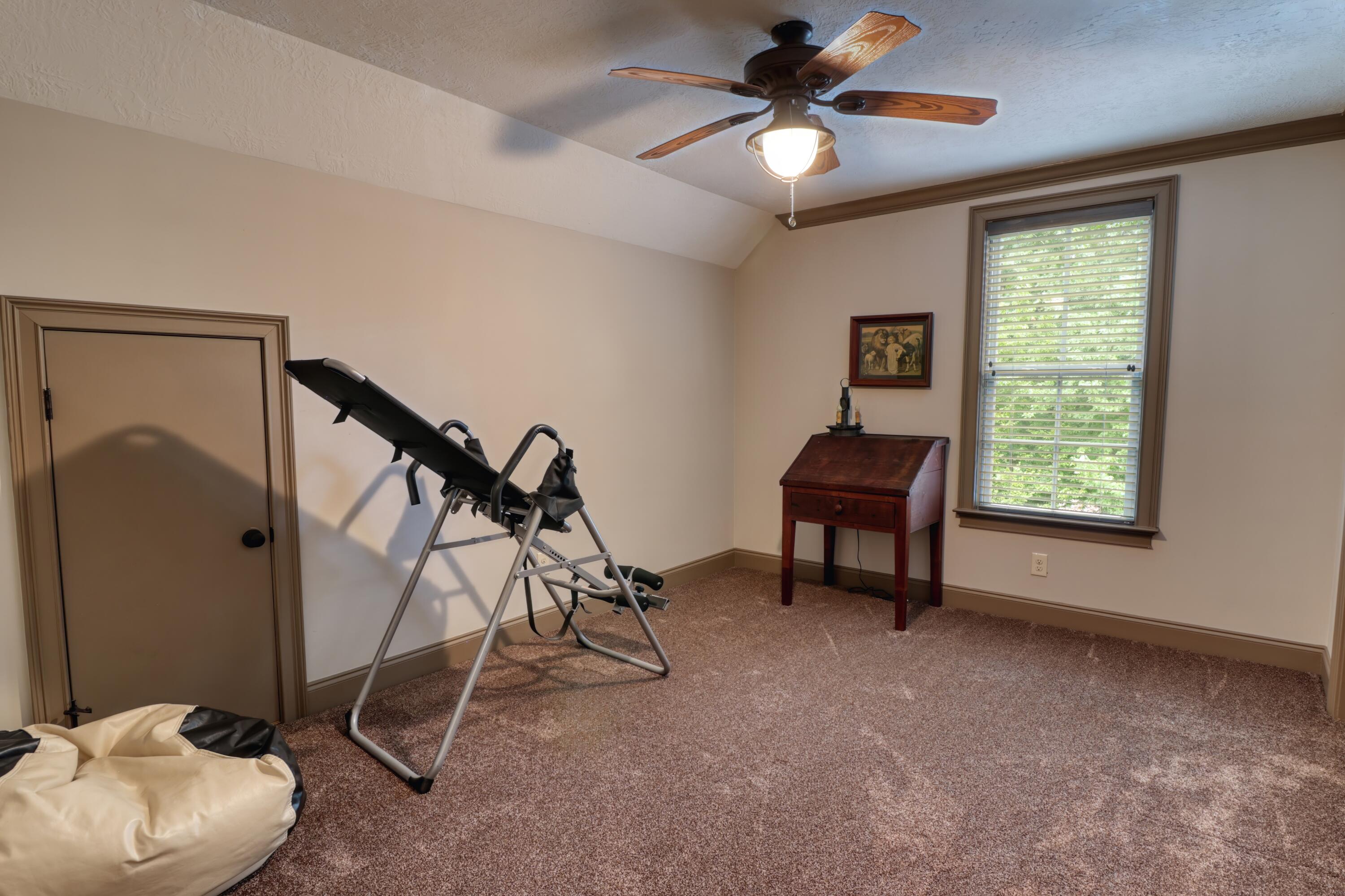 959 CURRYTOWNE Boulevard