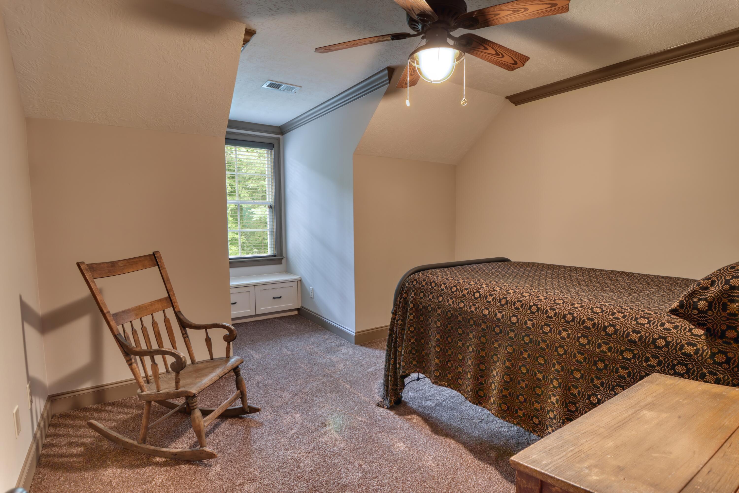 959 CURRYTOWNE Boulevard