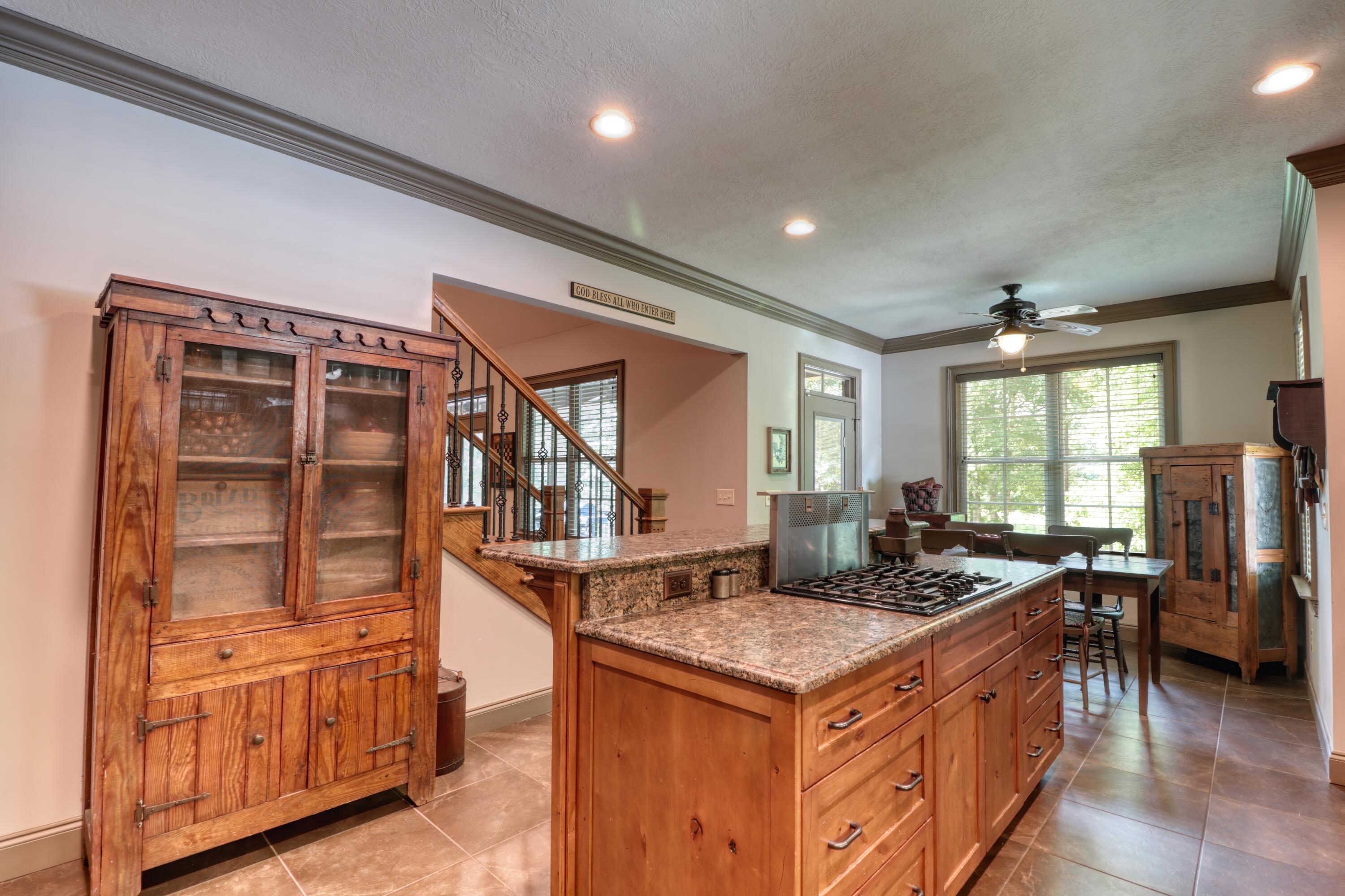 959 CURRYTOWNE Boulevard