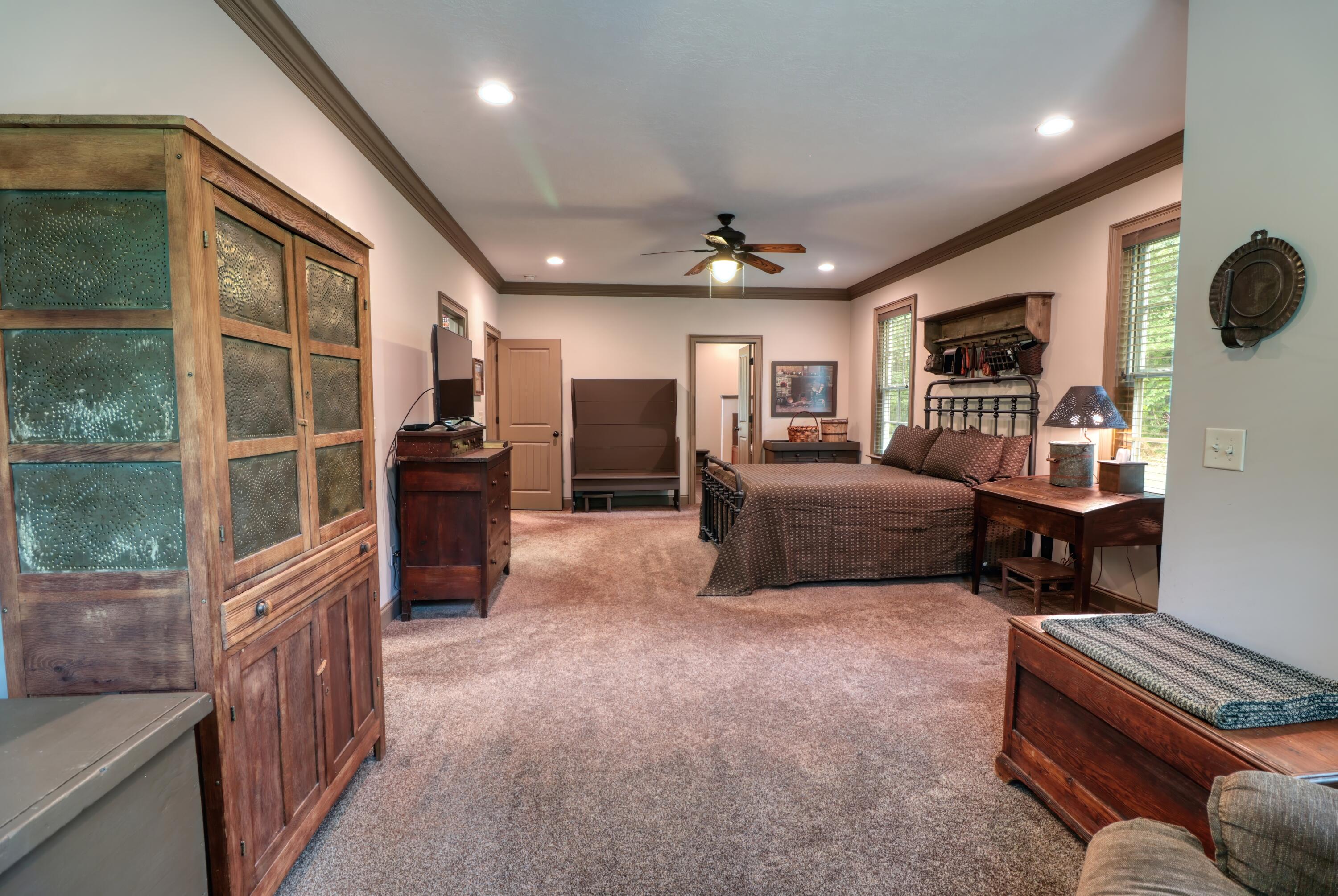 959 CURRYTOWNE Boulevard