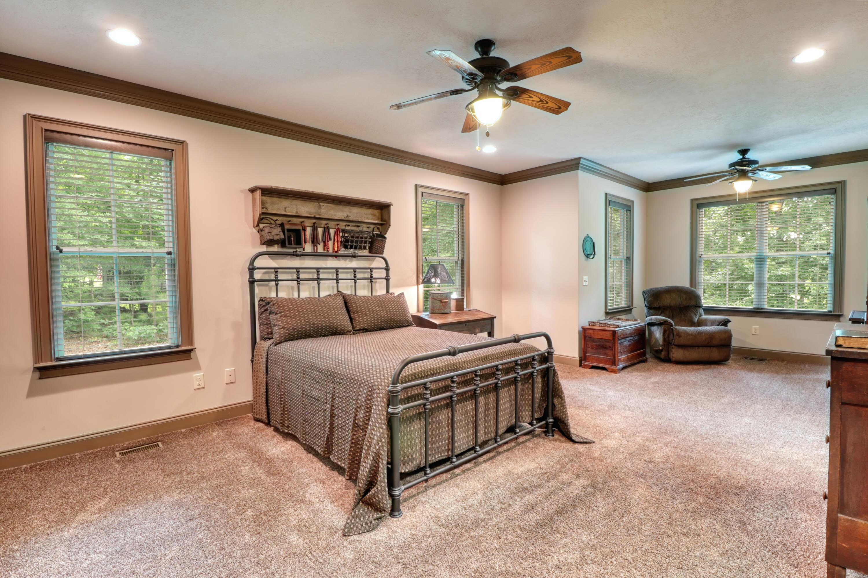 959 CURRYTOWNE Boulevard