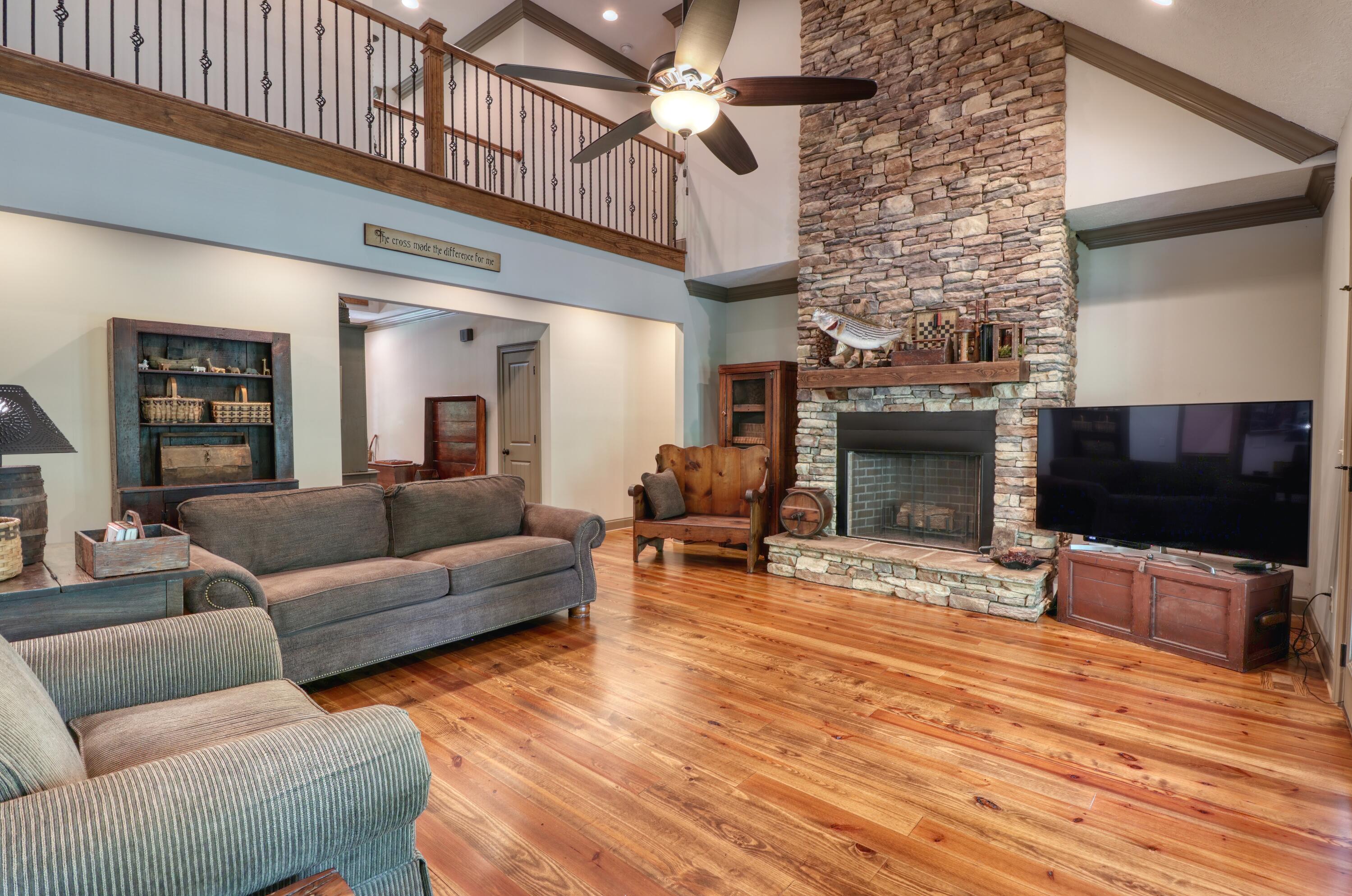 959 CURRYTOWNE Boulevard