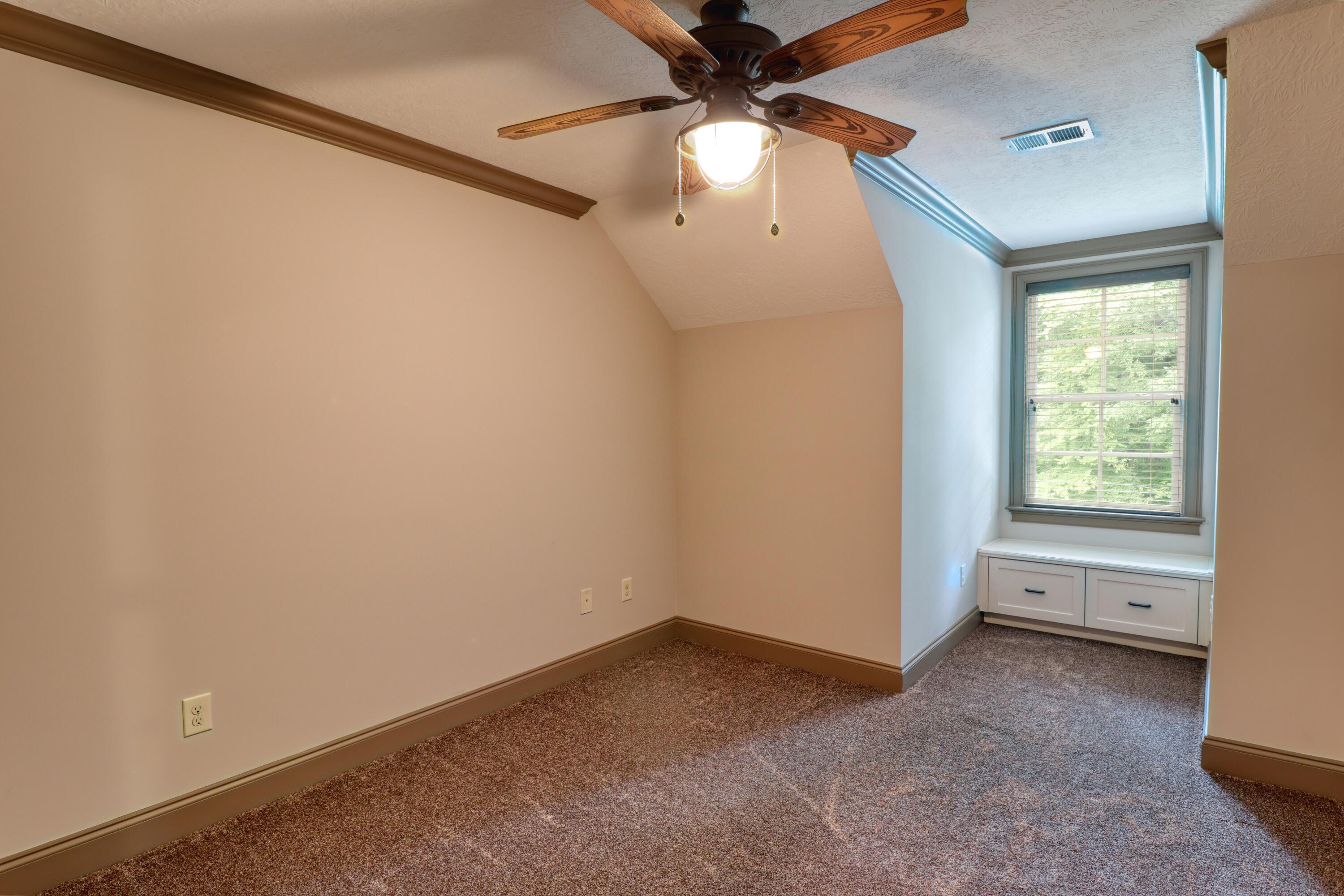 959 CURRYTOWNE Boulevard