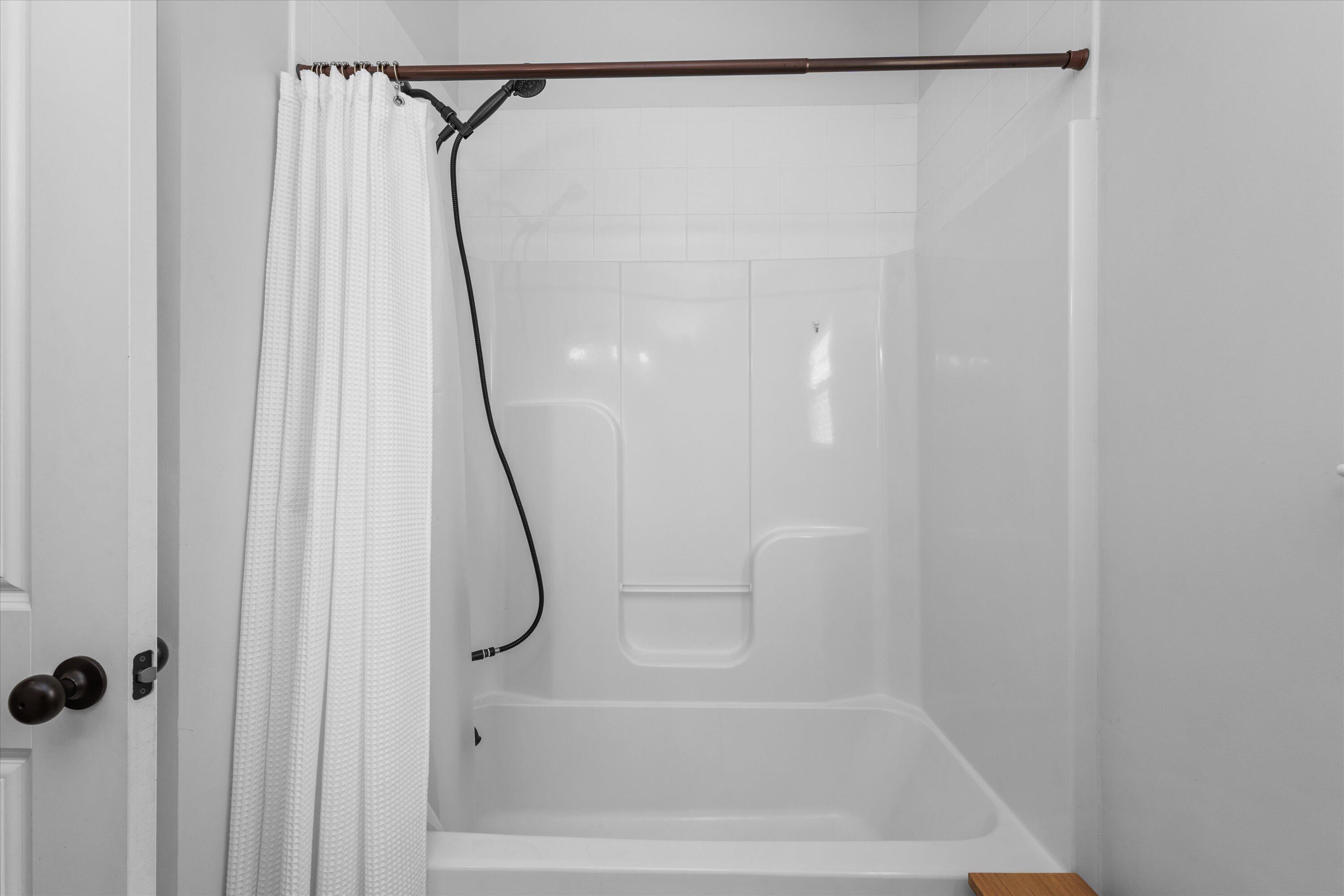 1667 JAMESTOWN Avenue