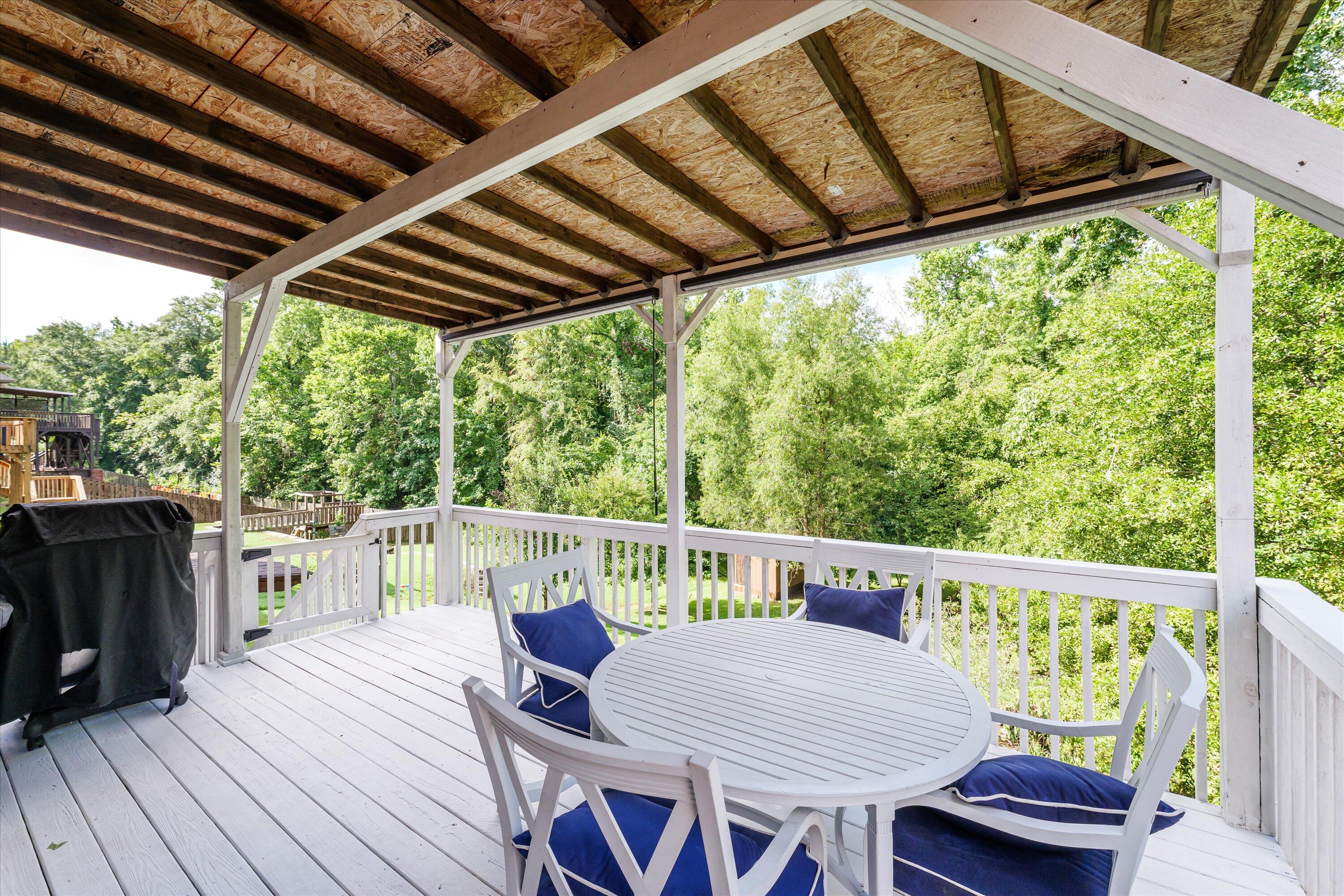 1667 JAMESTOWN Avenue