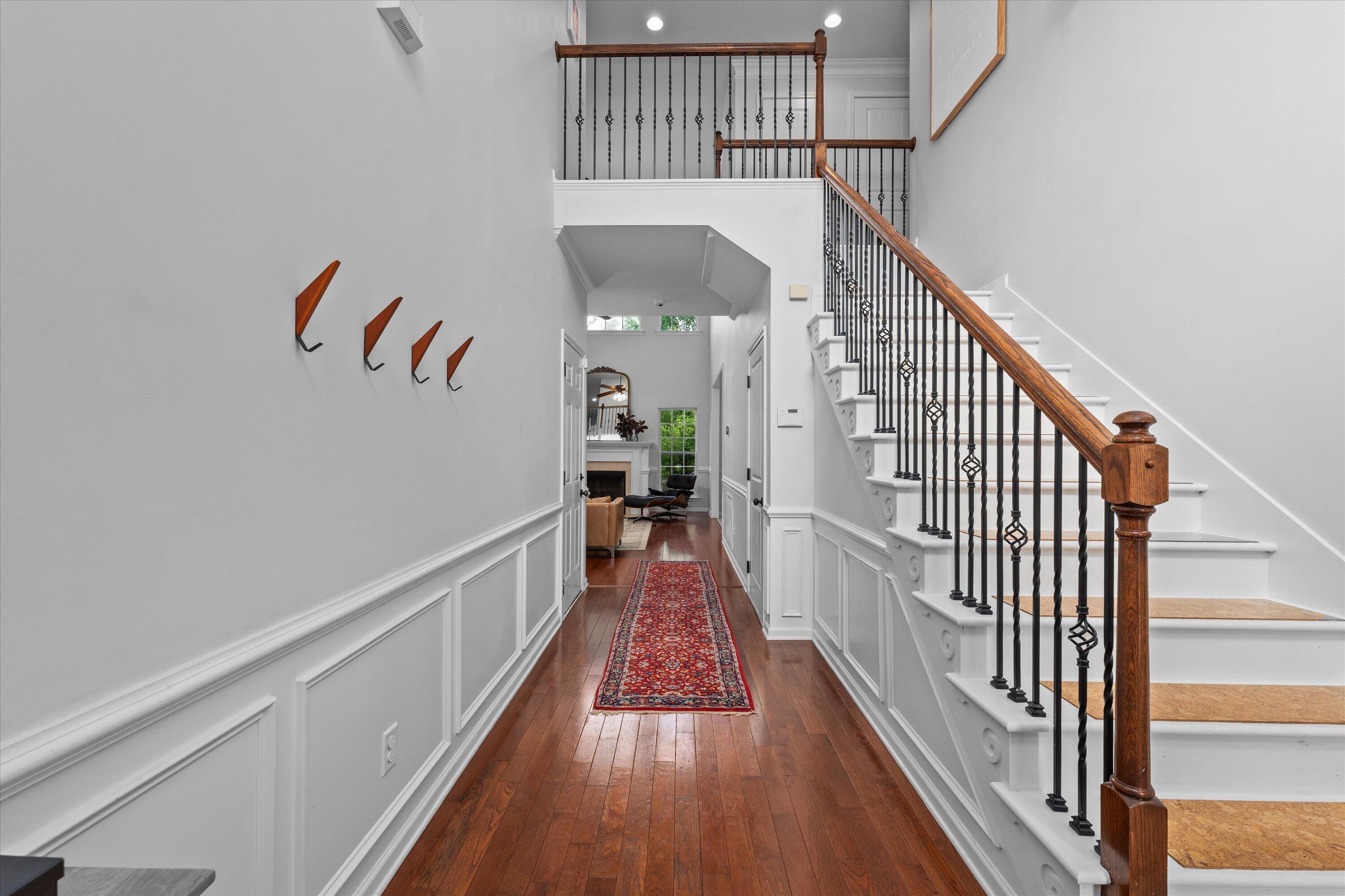 1667 JAMESTOWN Avenue