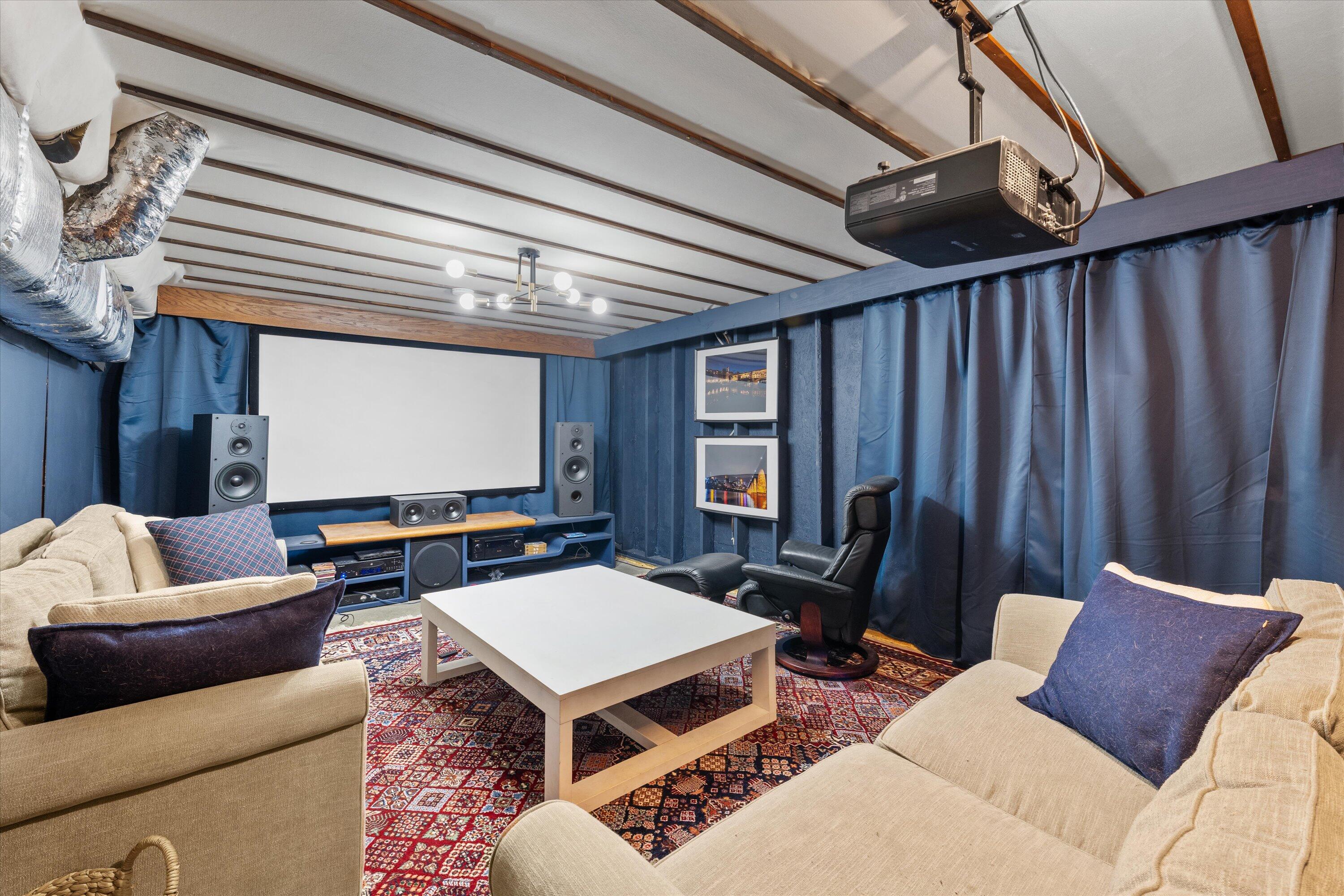 1667 JAMESTOWN Avenue