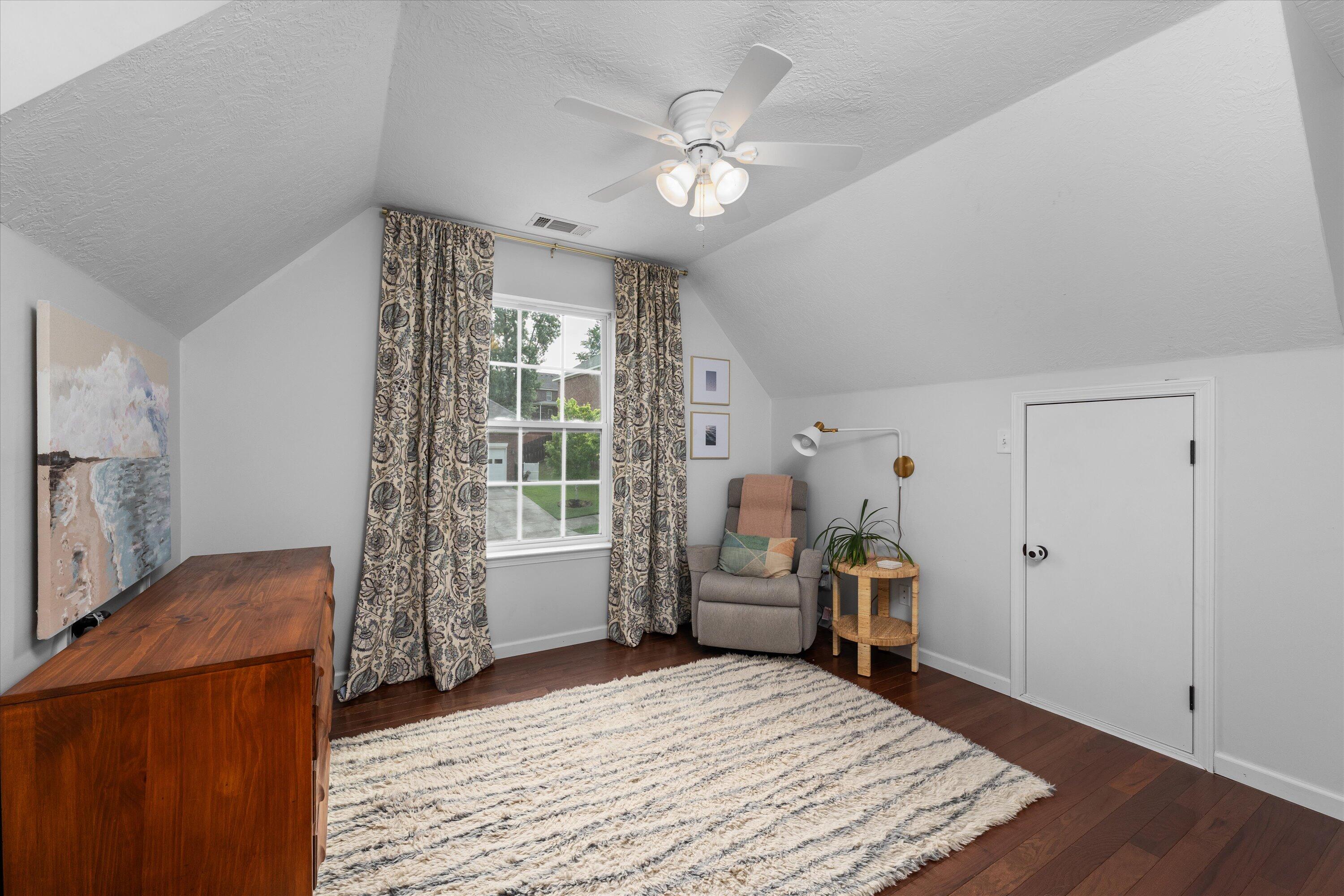 1667 JAMESTOWN Avenue