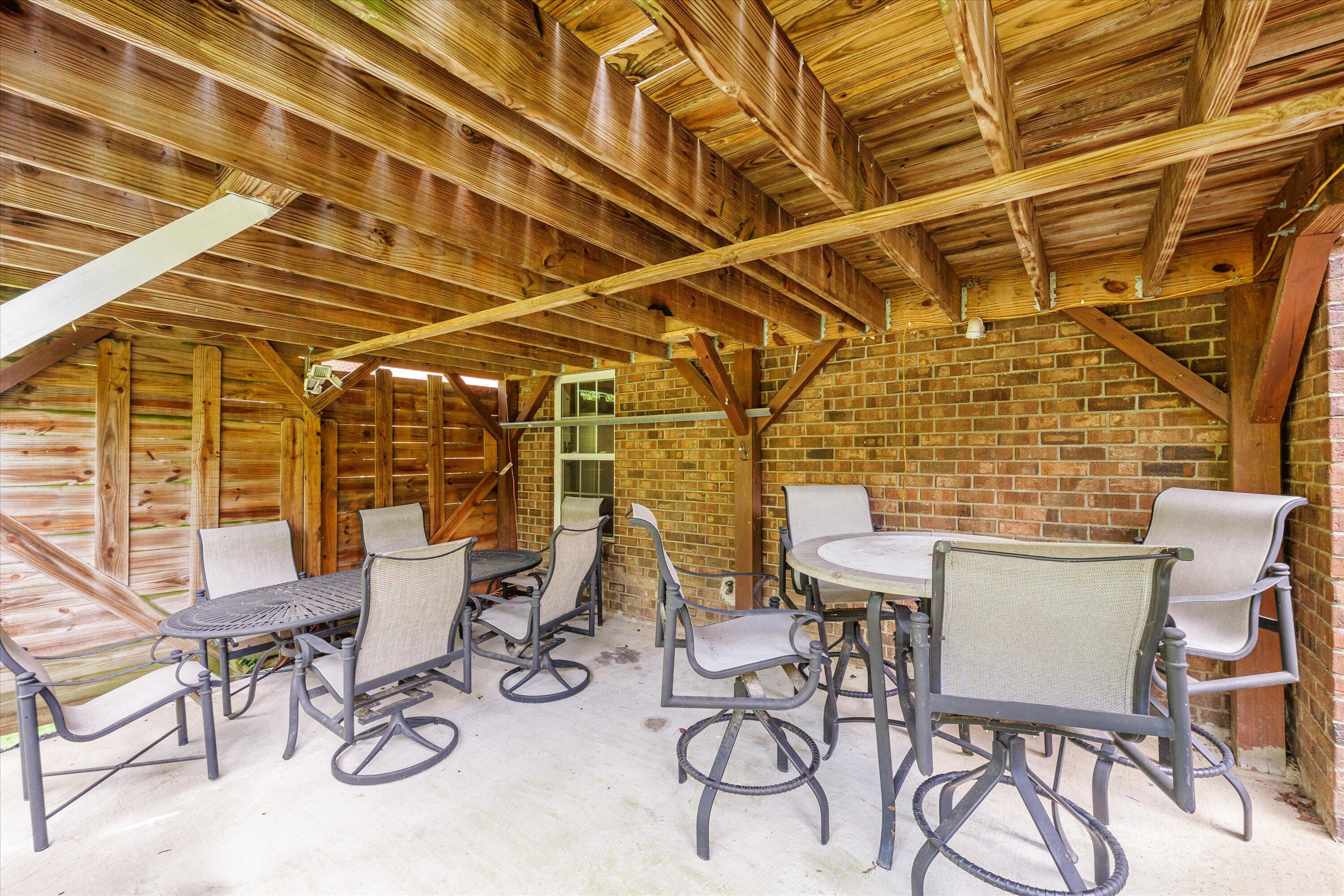 1667 JAMESTOWN Avenue