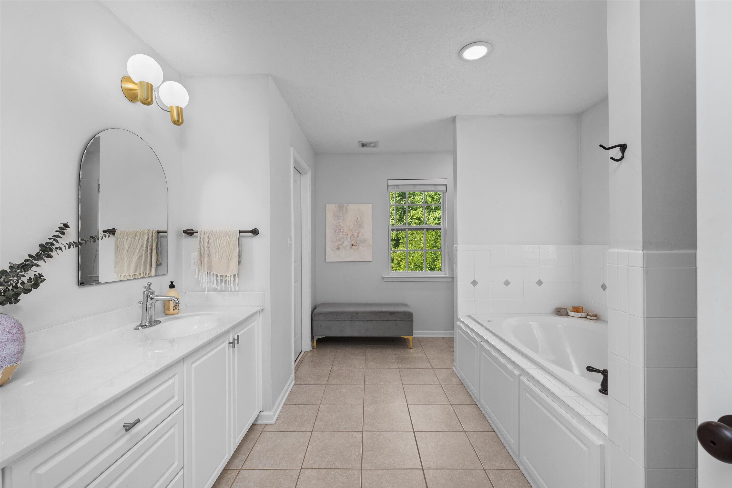 1667 JAMESTOWN Avenue