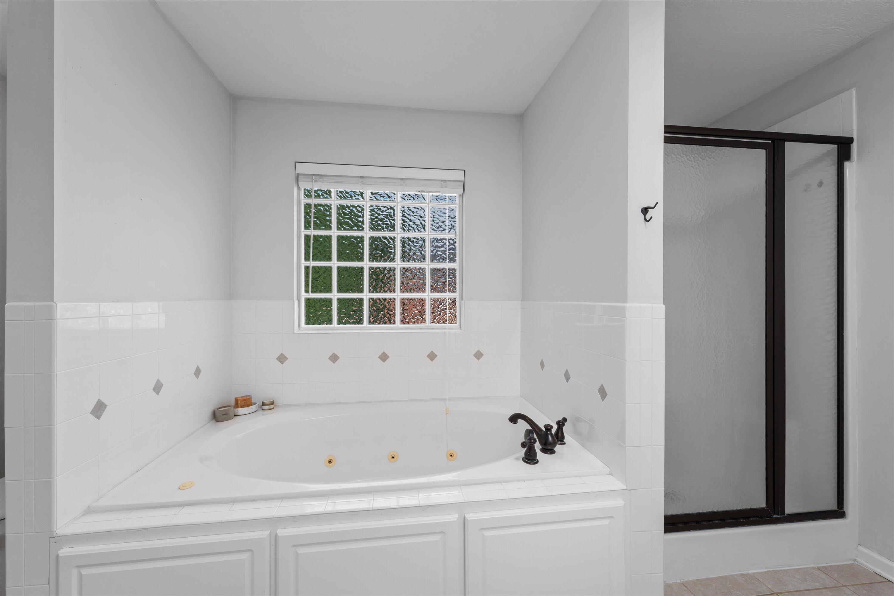 1667 JAMESTOWN Avenue