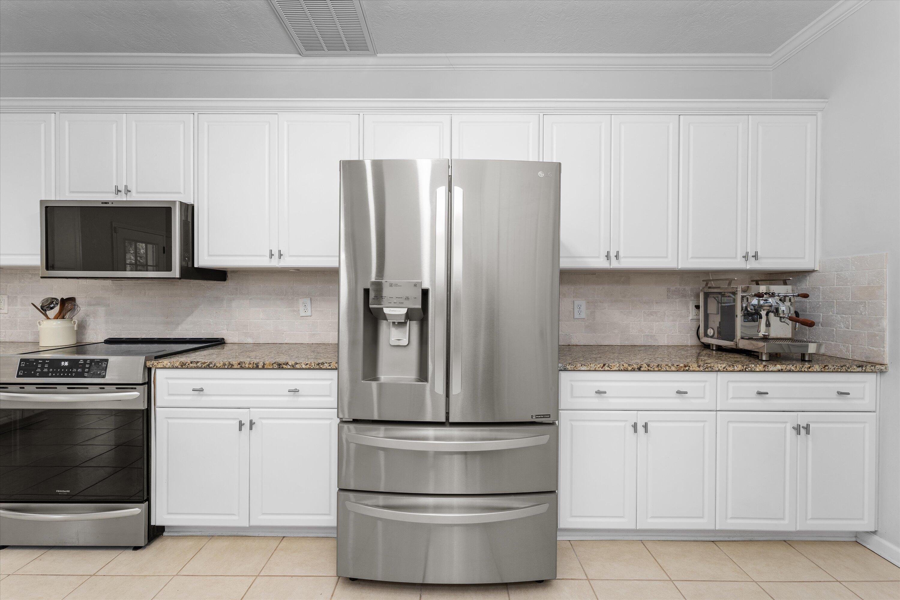 1667 JAMESTOWN Avenue