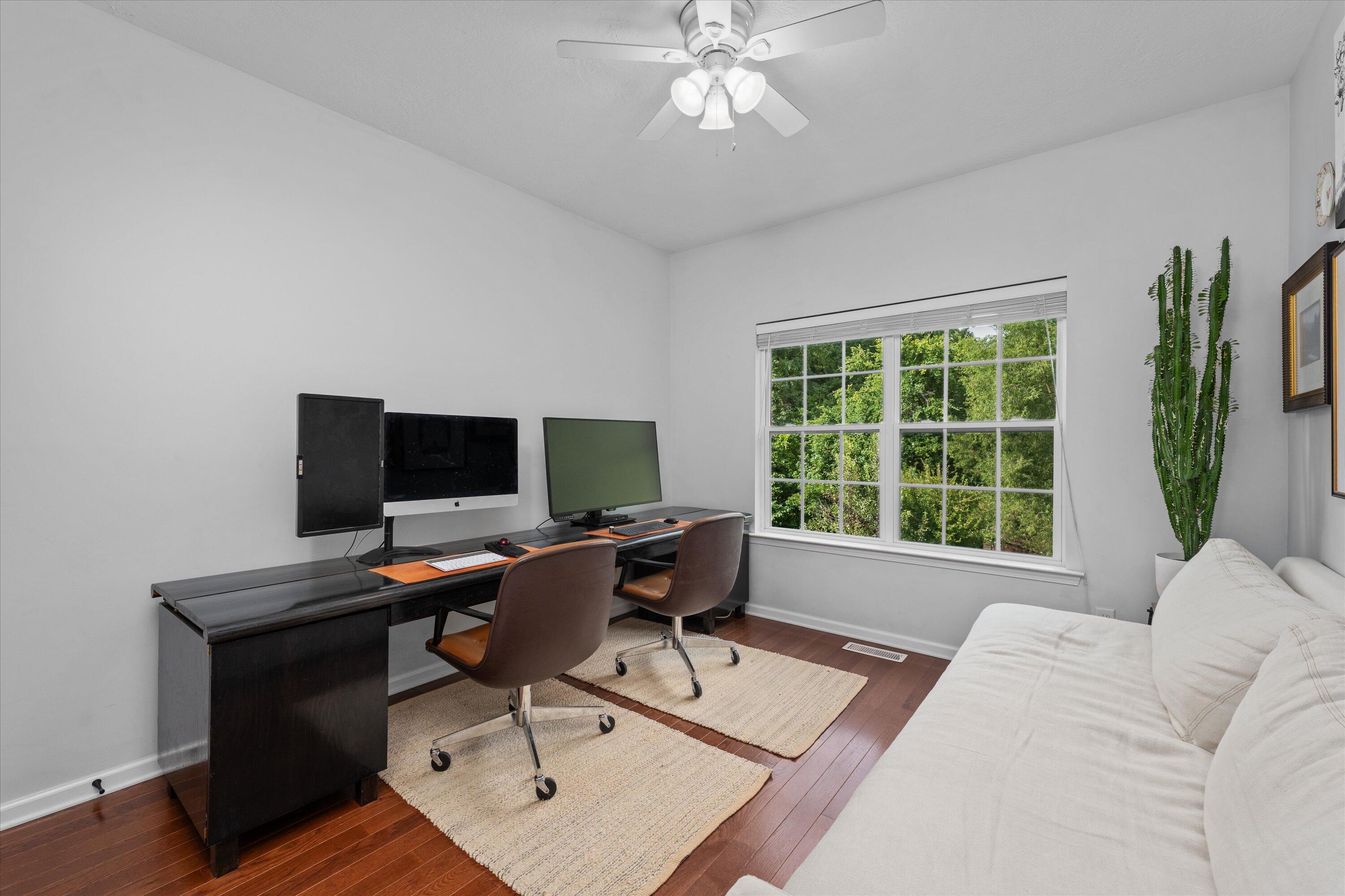 1667 JAMESTOWN Avenue