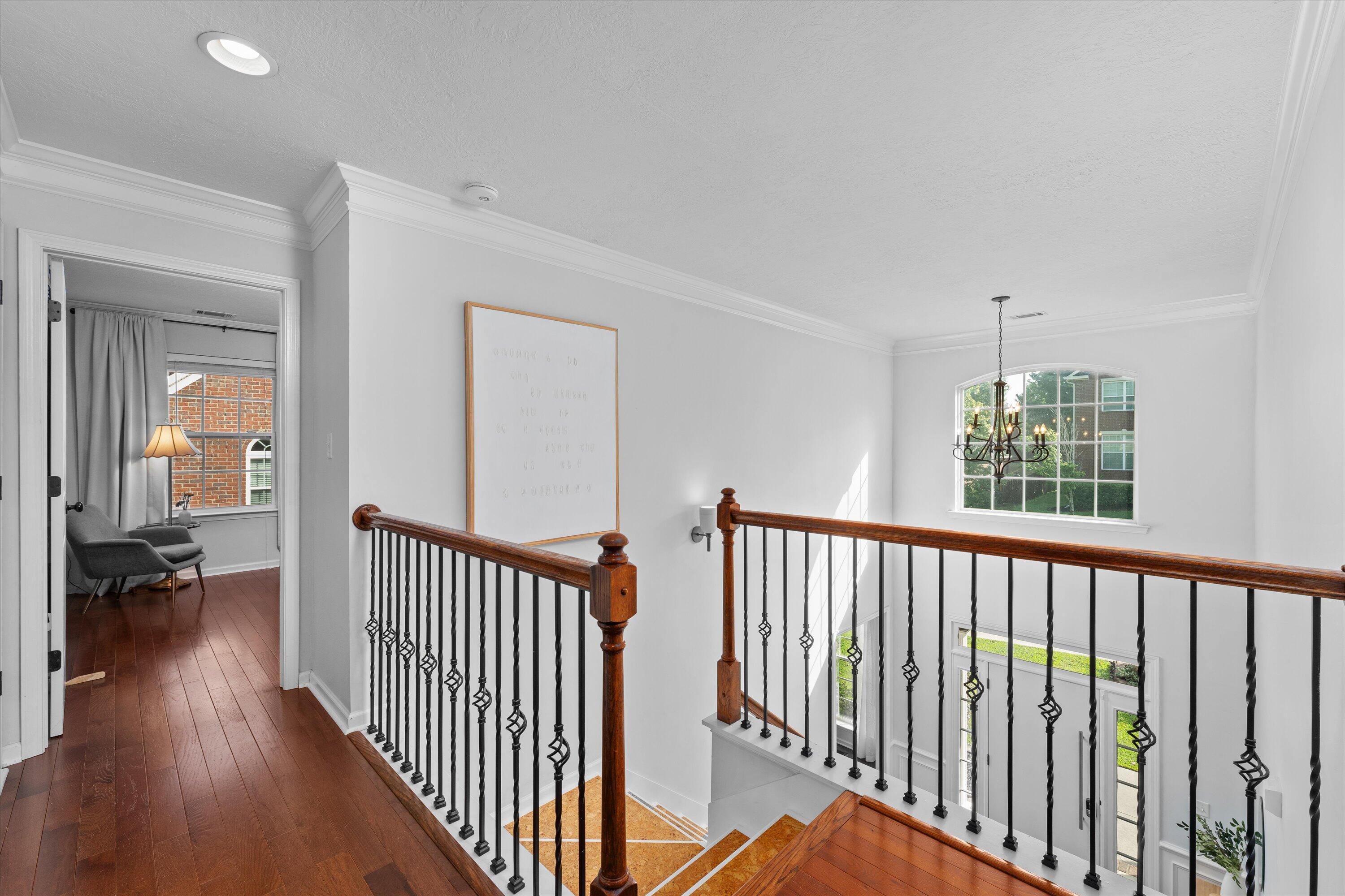 1667 JAMESTOWN Avenue