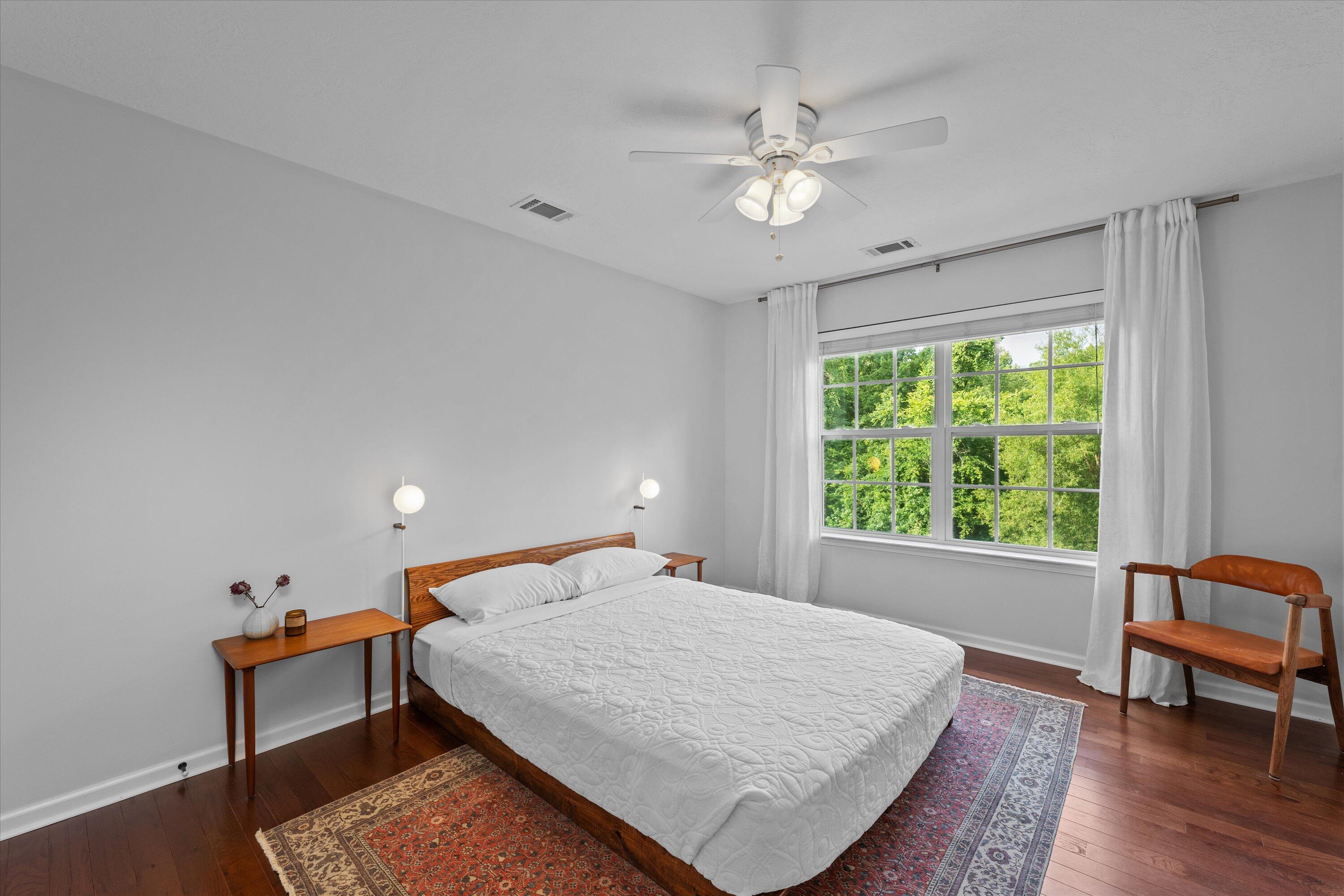 1667 JAMESTOWN Avenue