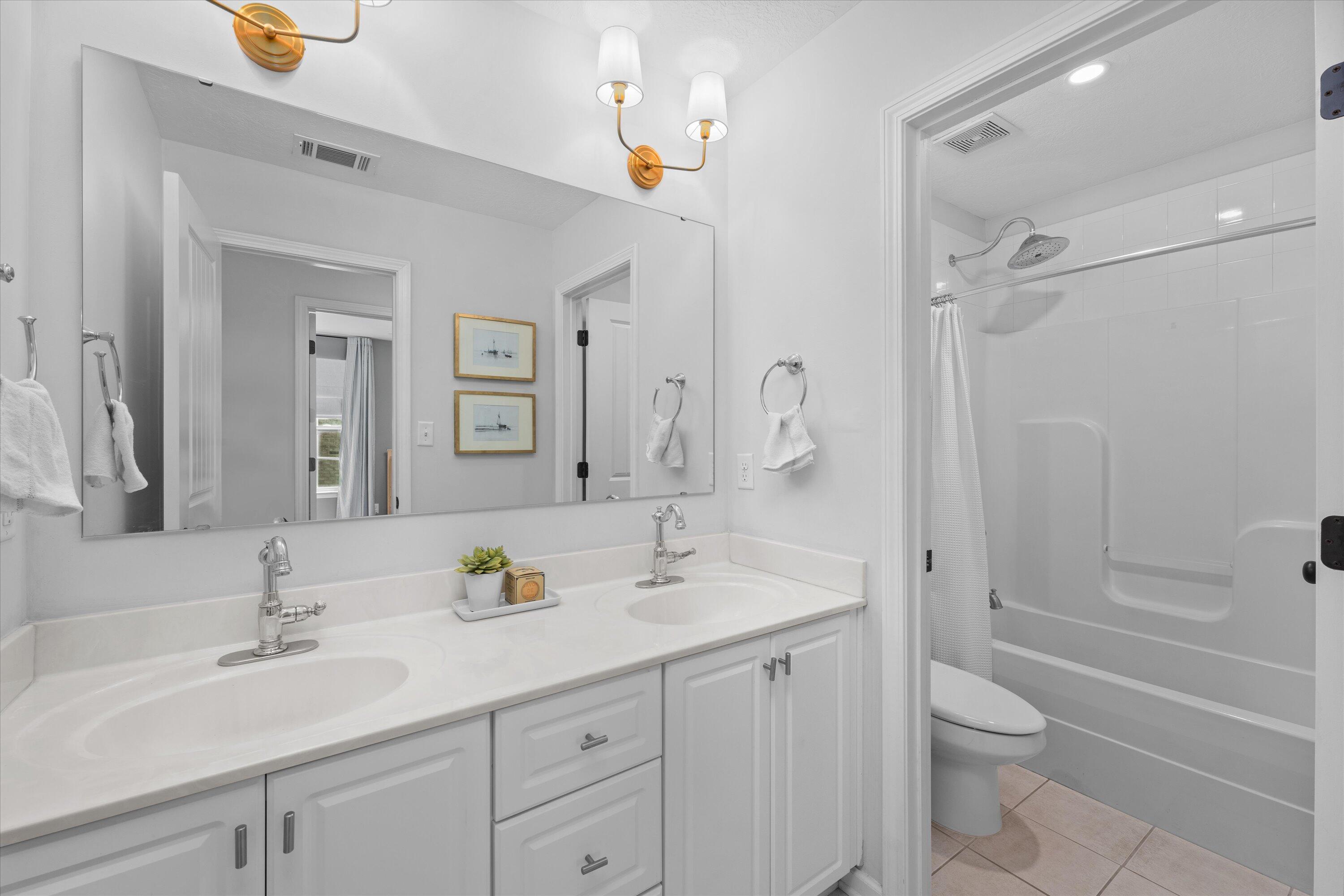 1667 JAMESTOWN Avenue