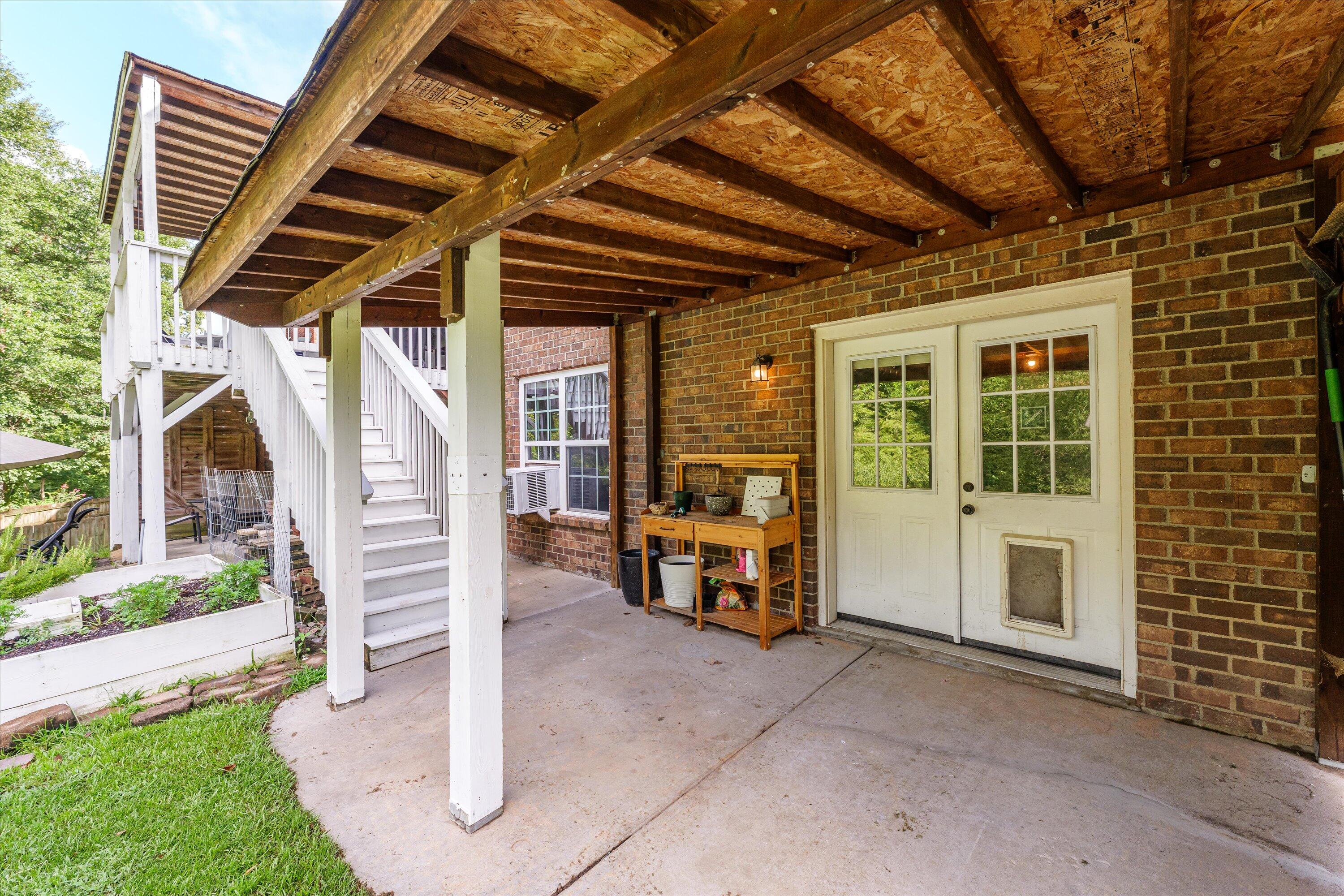 1667 JAMESTOWN Avenue