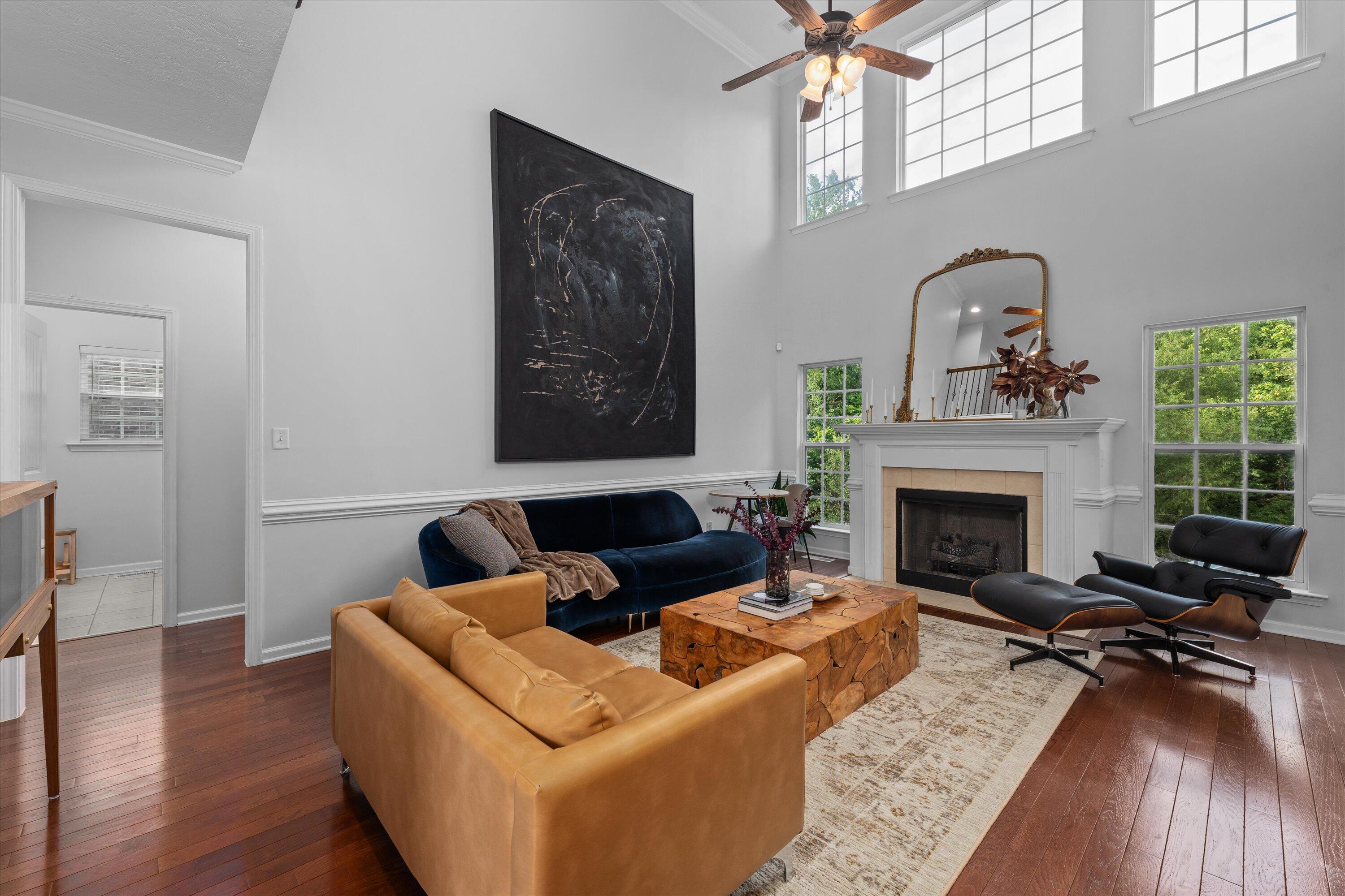 1667 JAMESTOWN Avenue