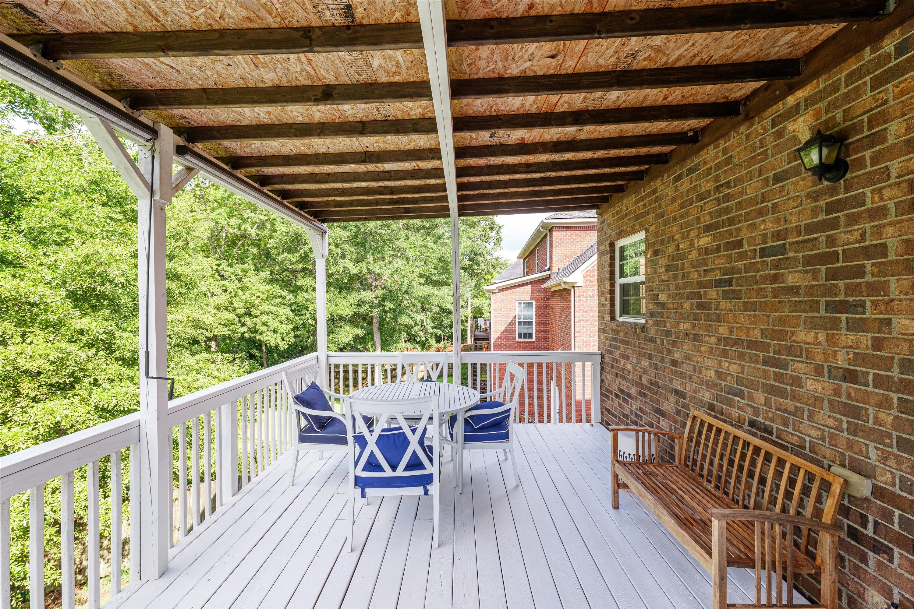 1667 JAMESTOWN Avenue