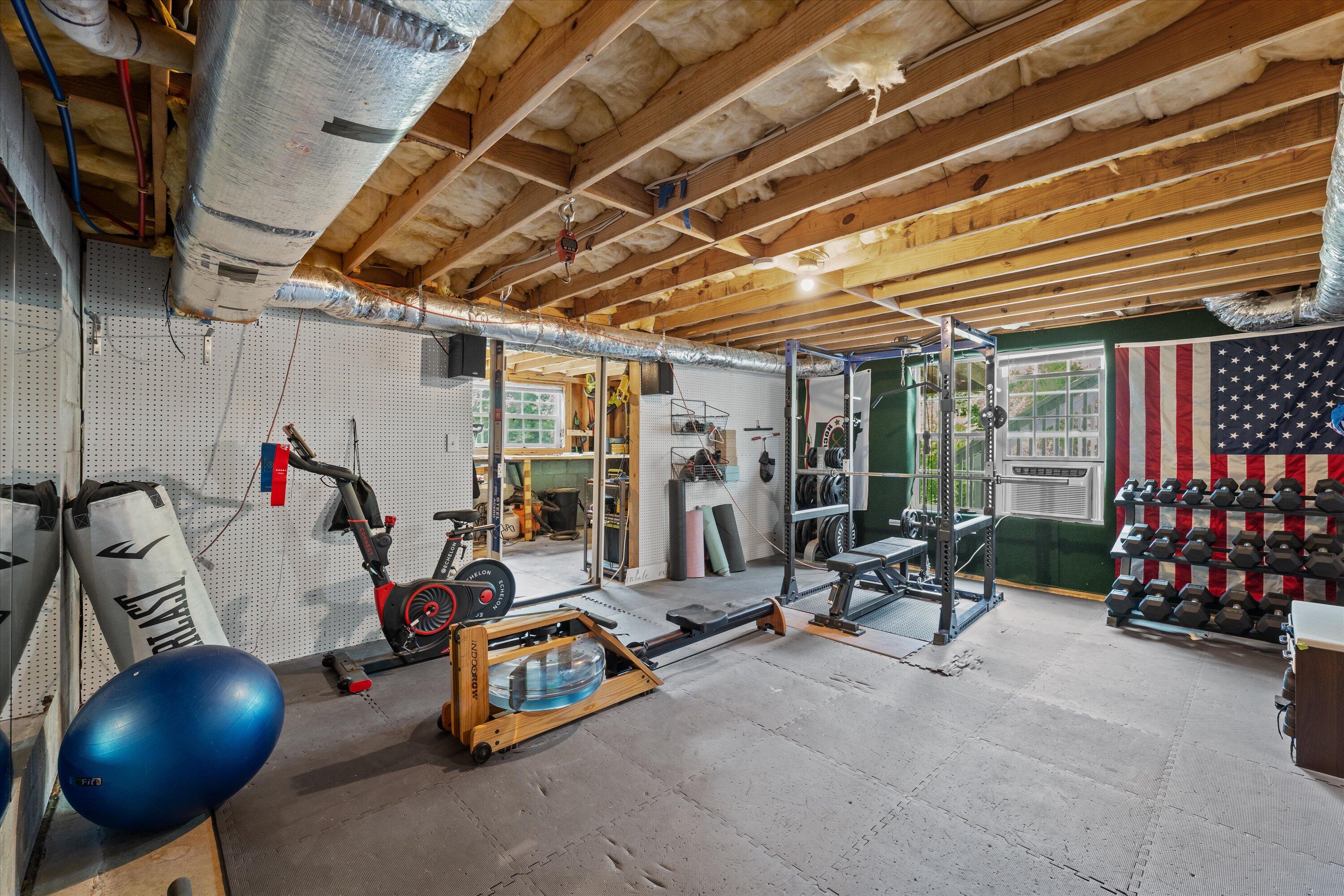 1667 JAMESTOWN Avenue