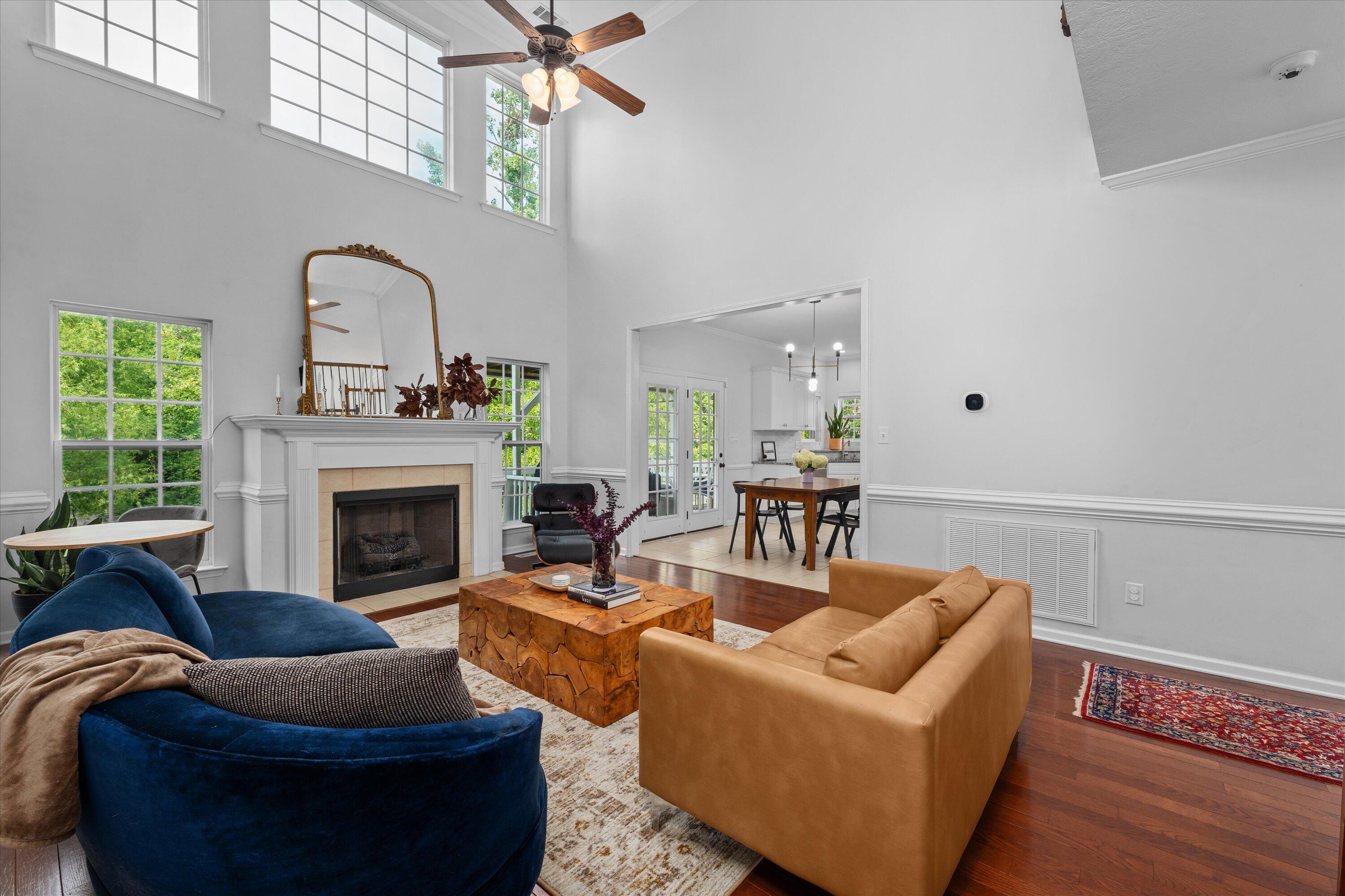 1667 JAMESTOWN Avenue