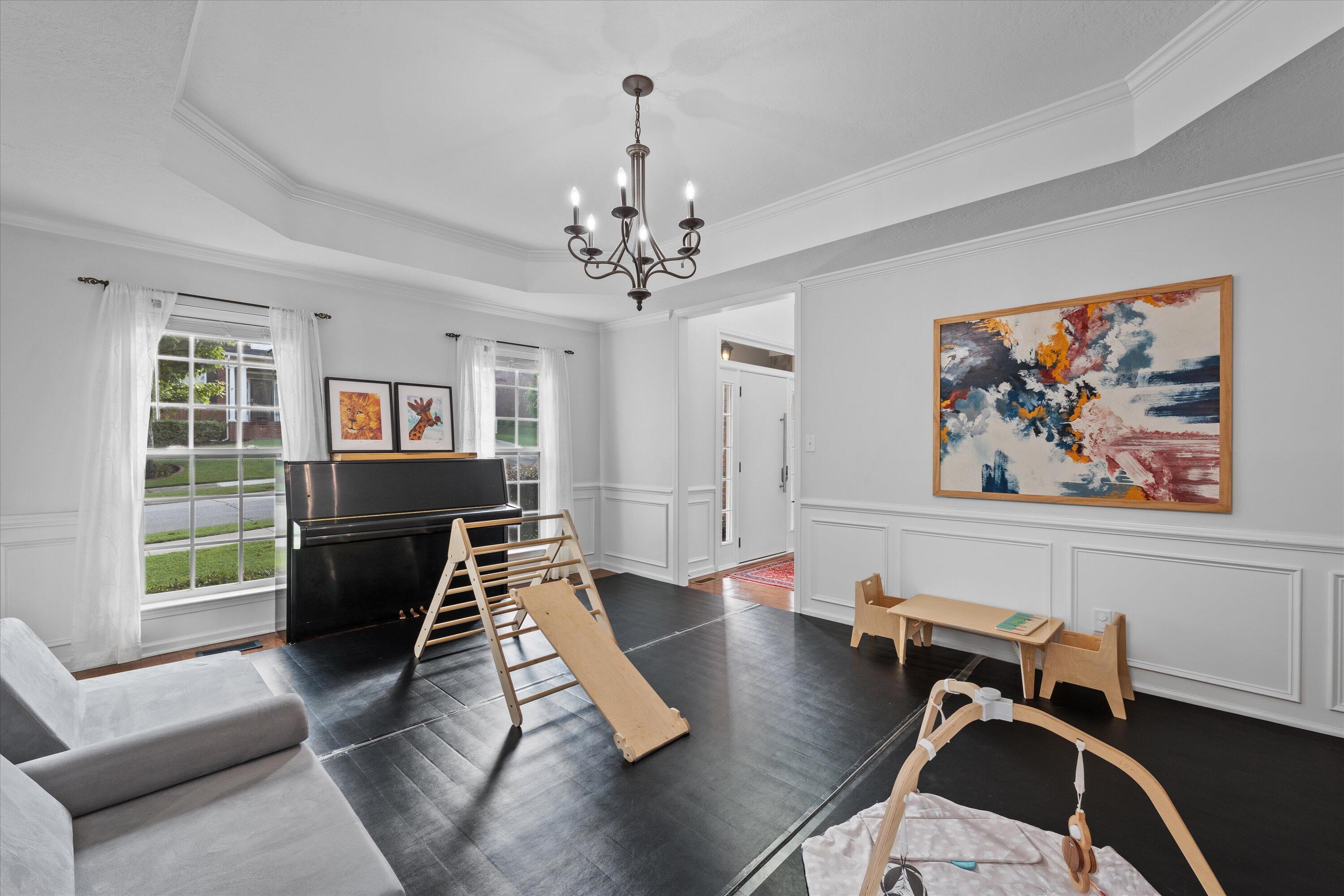 1667 JAMESTOWN Avenue