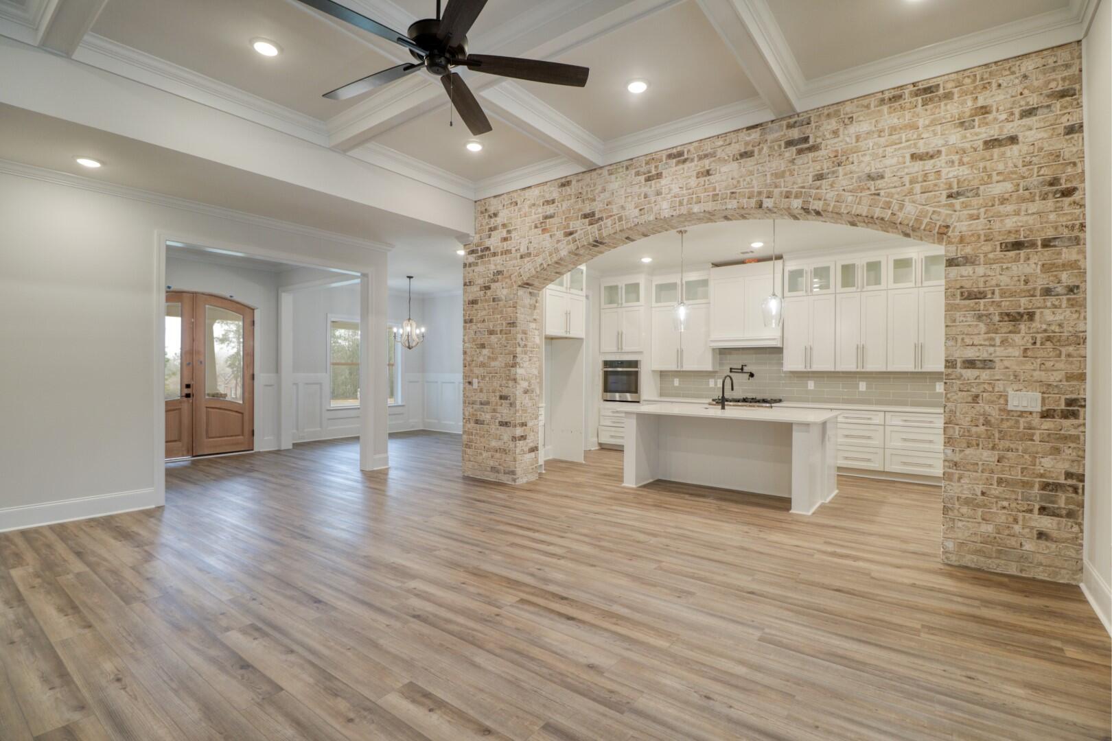 525 LONGSHADOW Drive