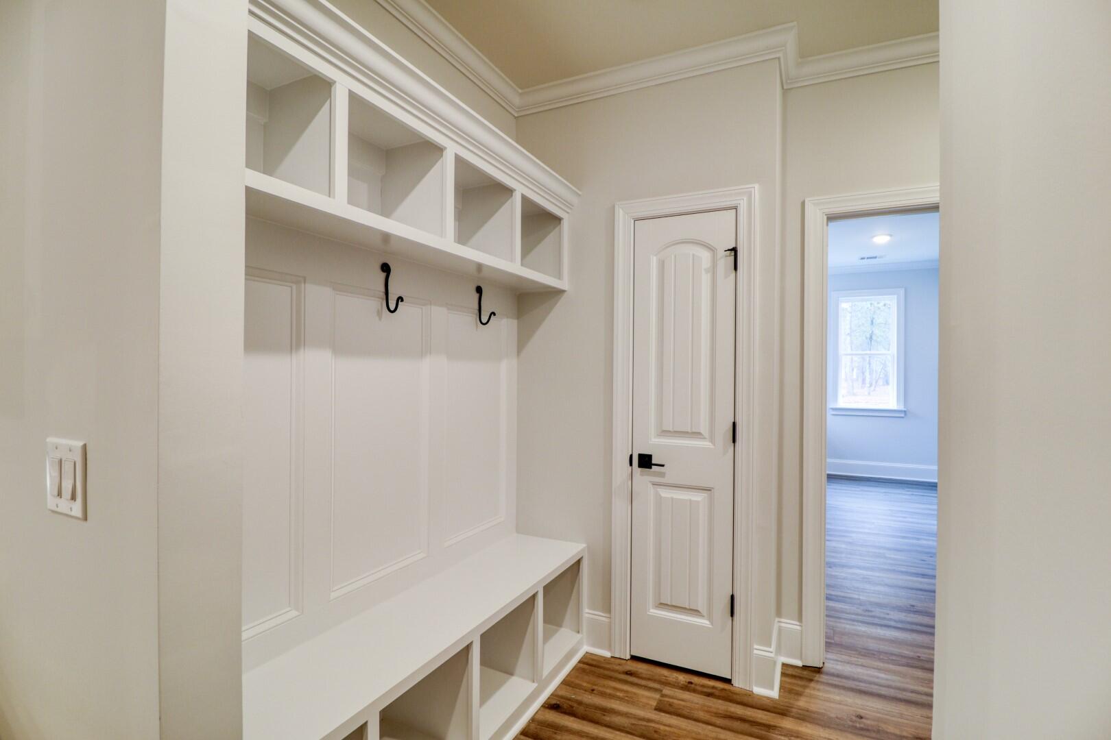 525 LONGSHADOW Drive