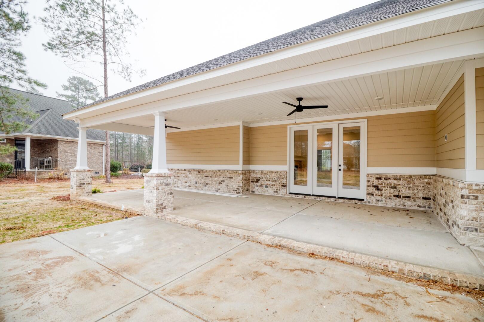 525 LONGSHADOW Drive