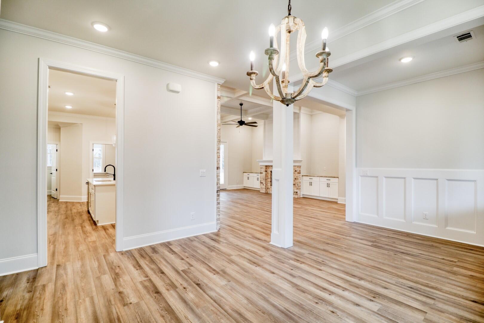 525 LONGSHADOW Drive