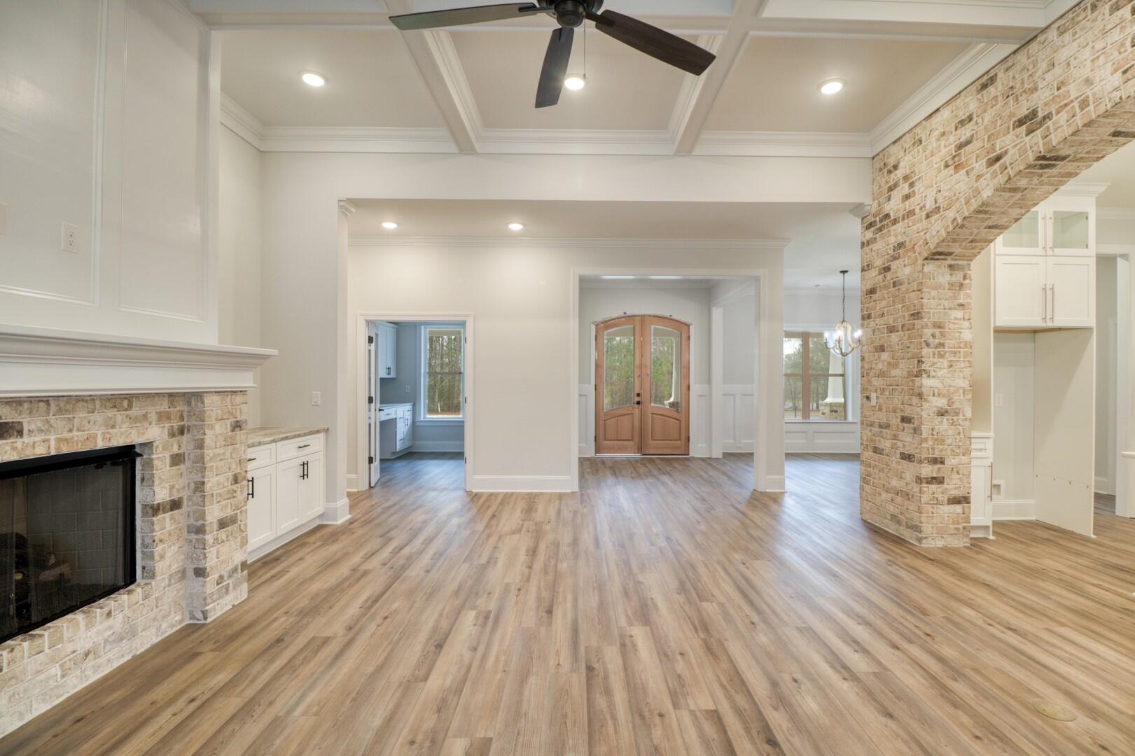 525 LONGSHADOW Drive