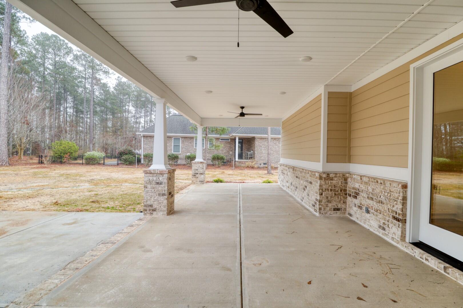 525 LONGSHADOW Drive