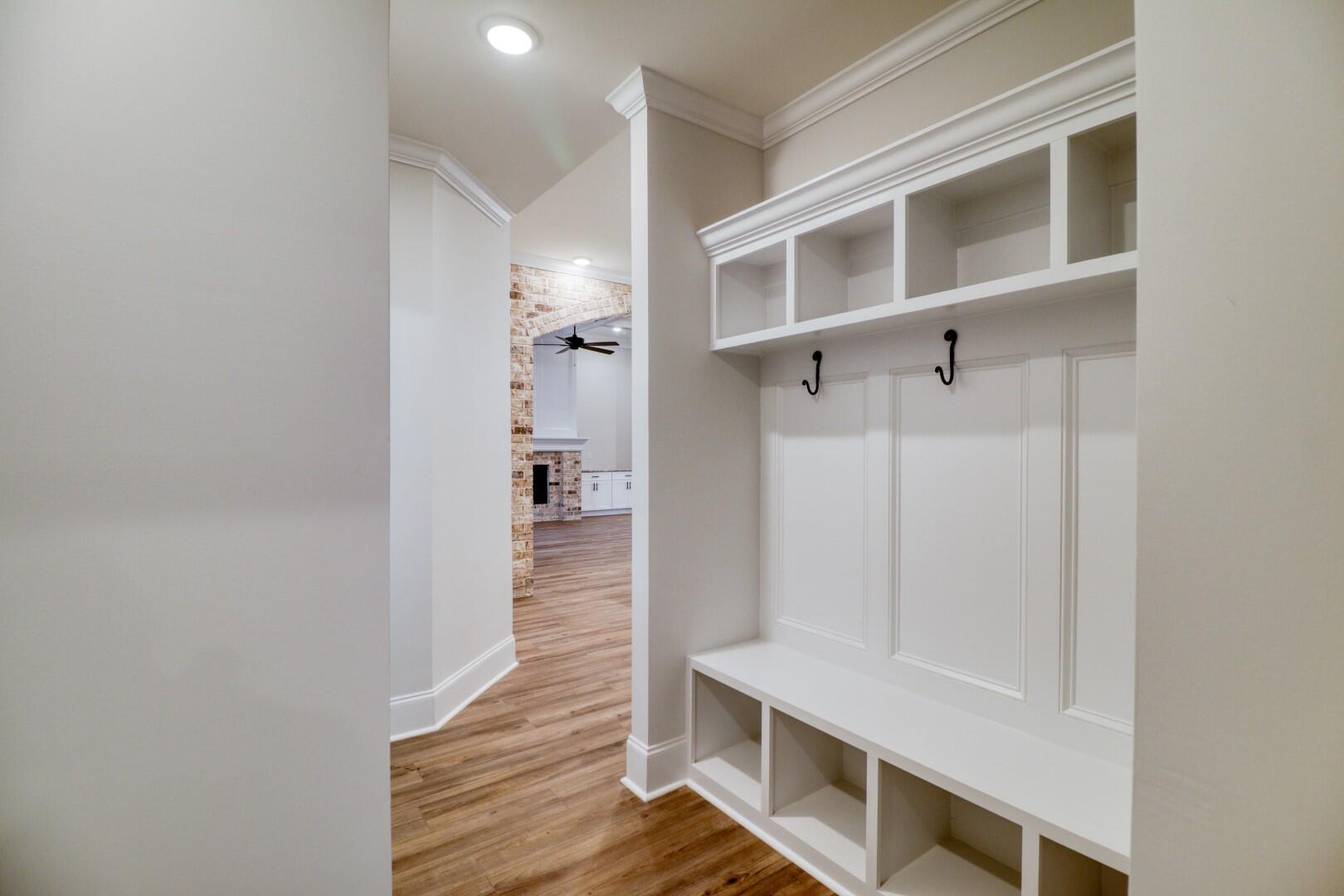 525 LONGSHADOW Drive