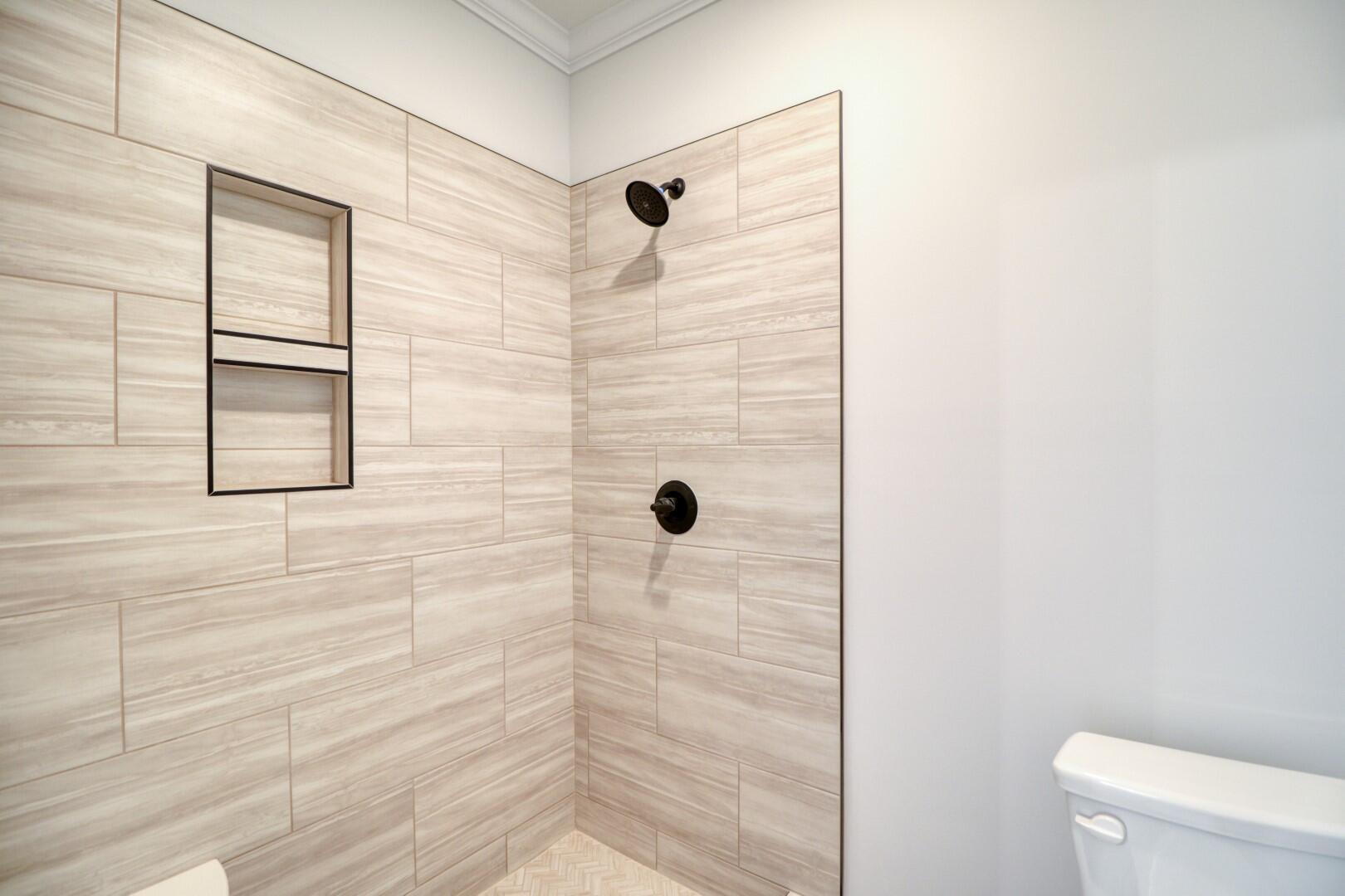 525 LONGSHADOW Drive